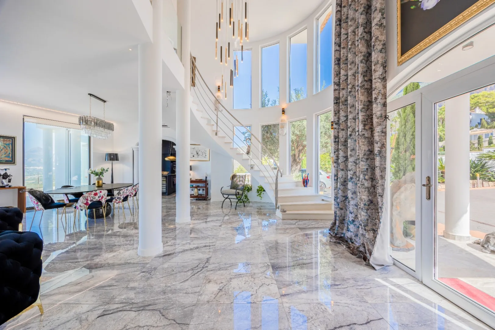 Luxury Villa with Spacious Garage and Sea Views for Sale in Altea la Vella