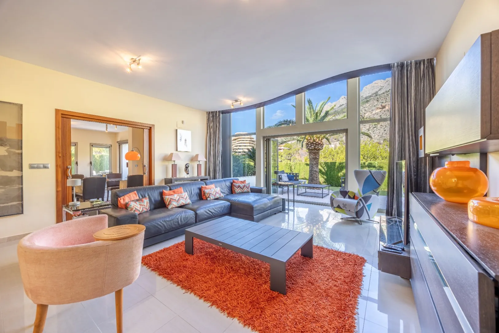 Stunning Villa with Mountain Views for Sale in Altea La Vella