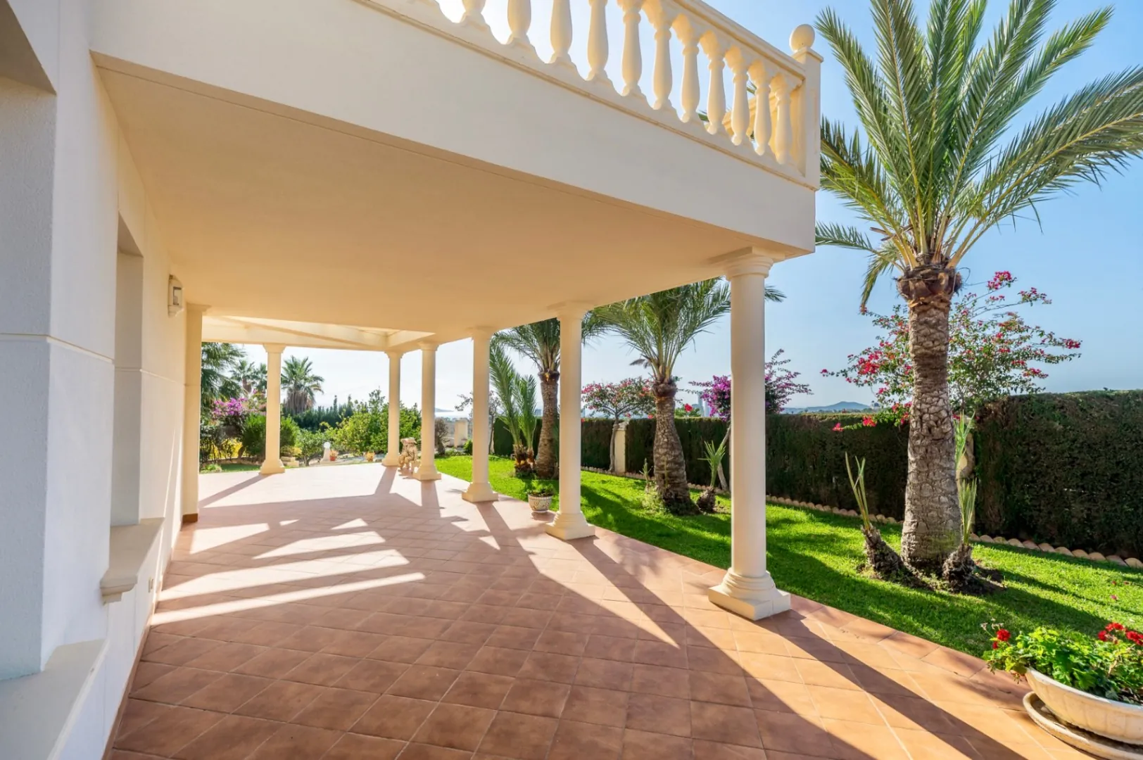 Villa for sale in Benidorm with sea Views and large Plot