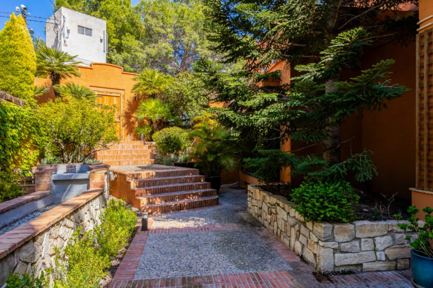 Luxury Mediterranean Villa near Golf Club for Sale in Altea la Vella