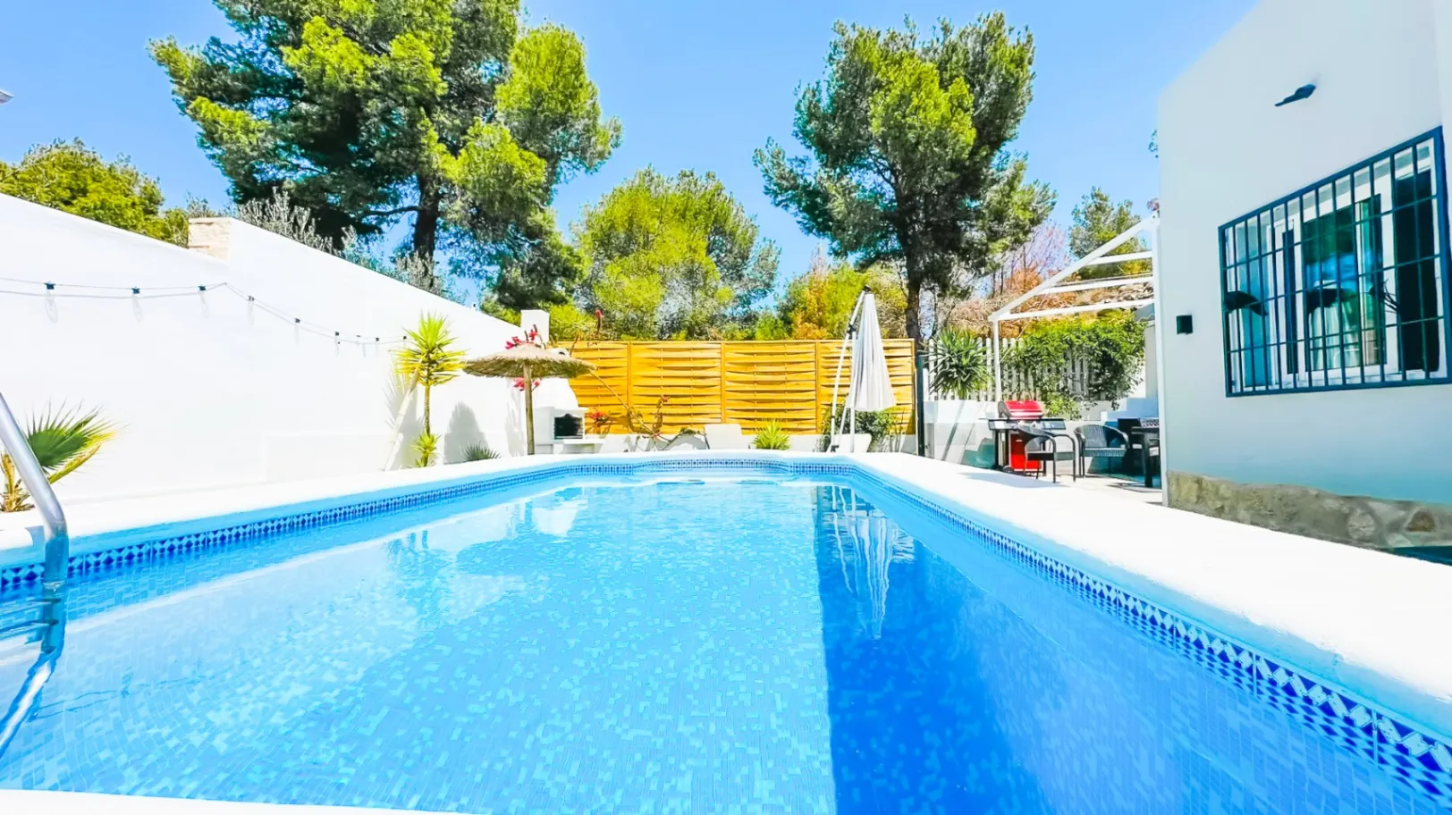 Villa In La Nucia With Pool and Garden For sale