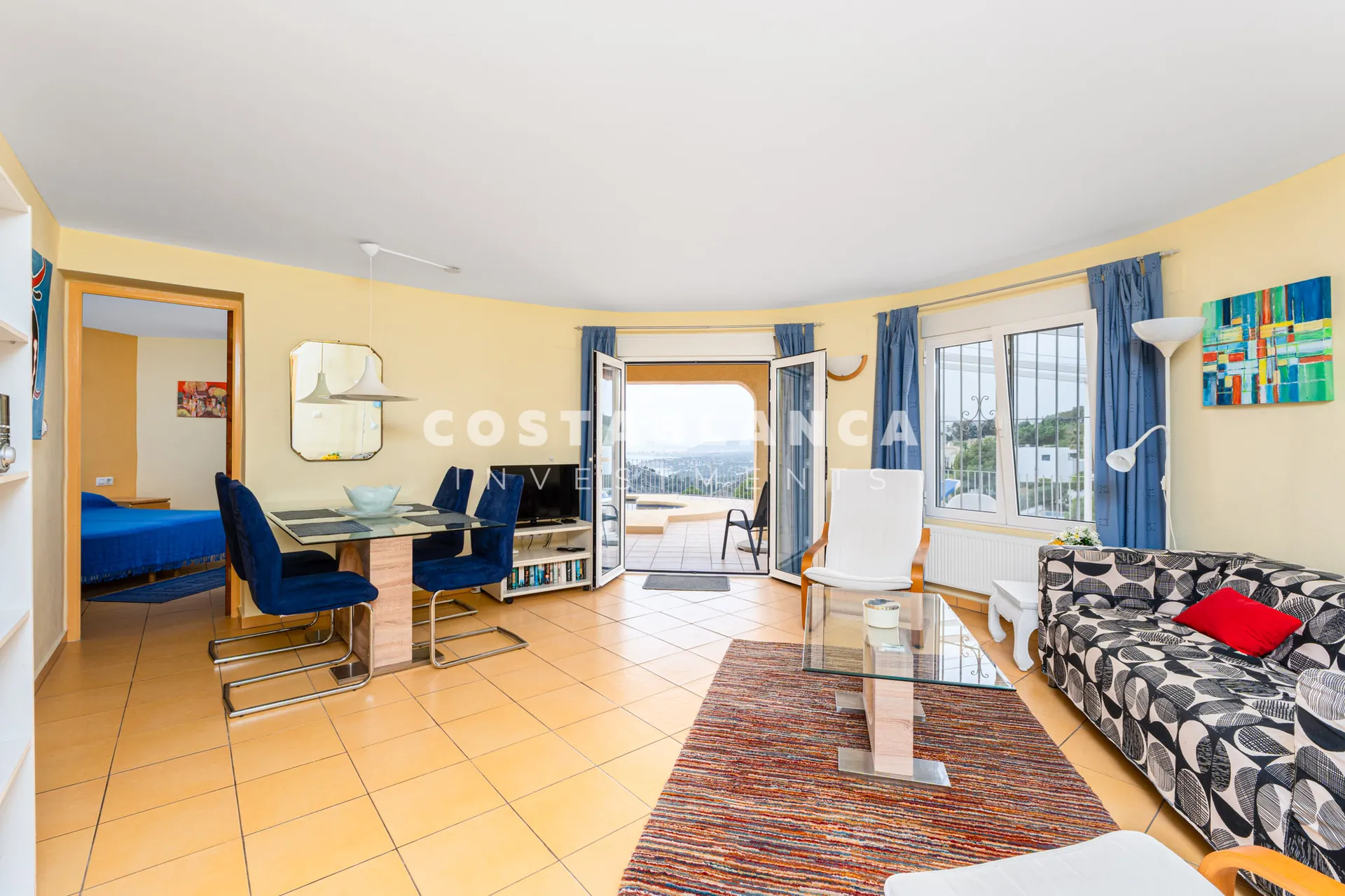 Vila mediteraneană cu vederi panoramice la mare și la munte de vânzare în Benitachell.