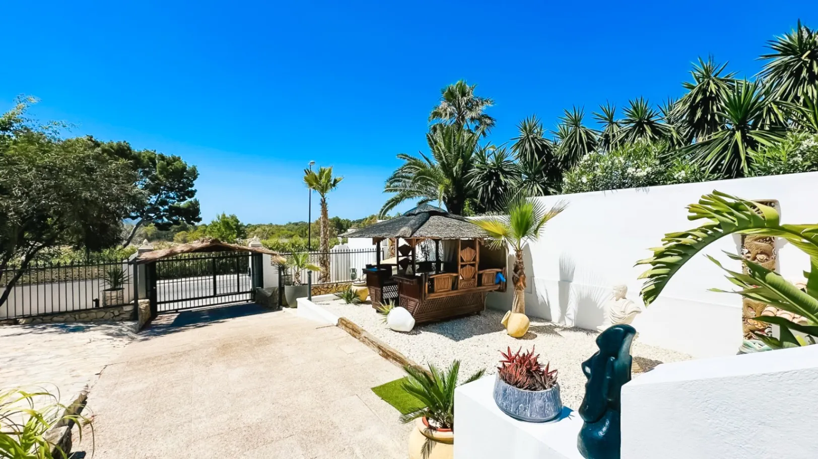 Villa In La Nucia With Pool and Garden For sale