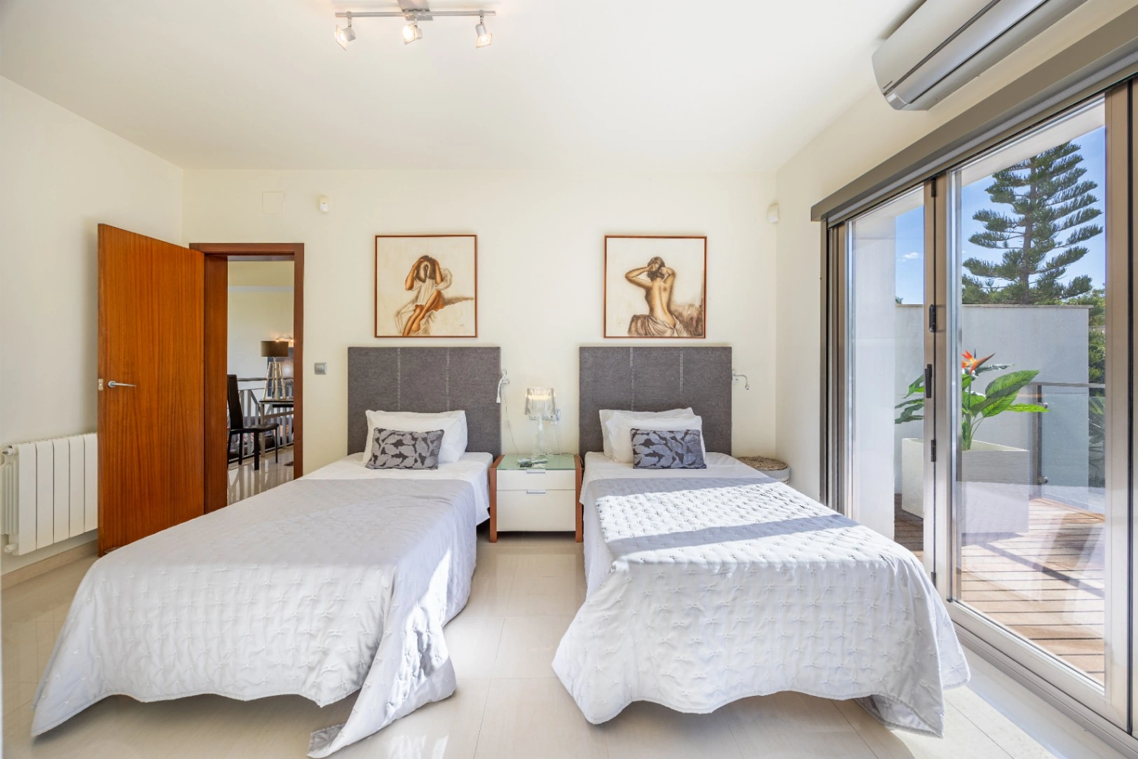 Stunning Villa with Mountain Views for Sale in Altea La Vella