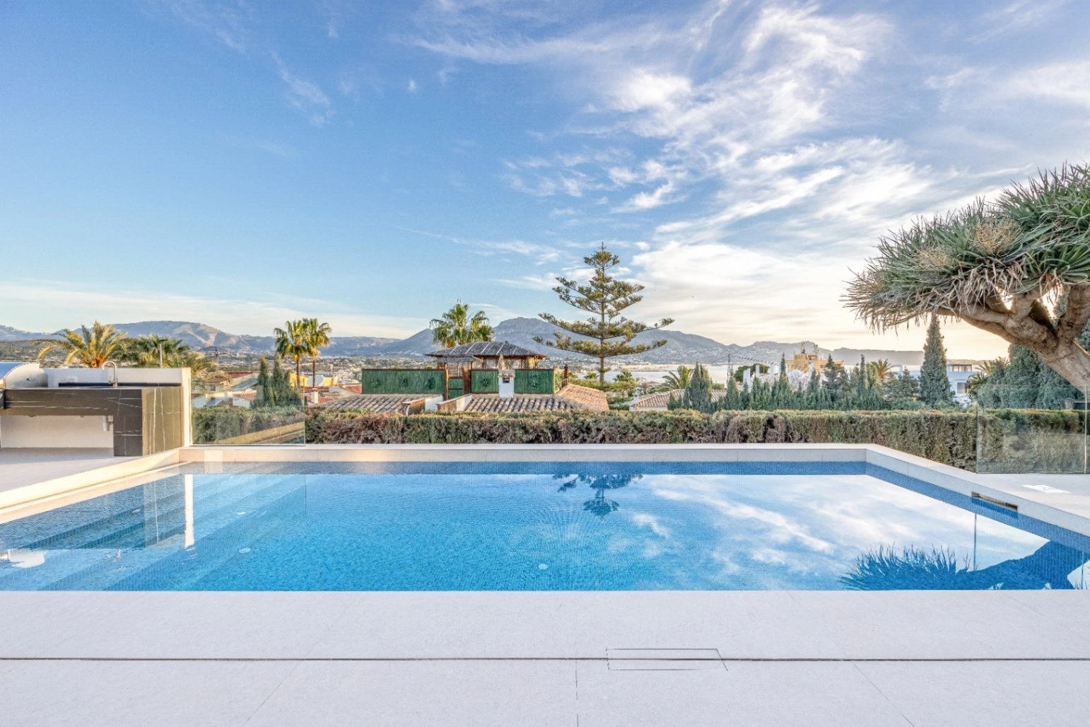 Villa for sale in Albir, Alicante