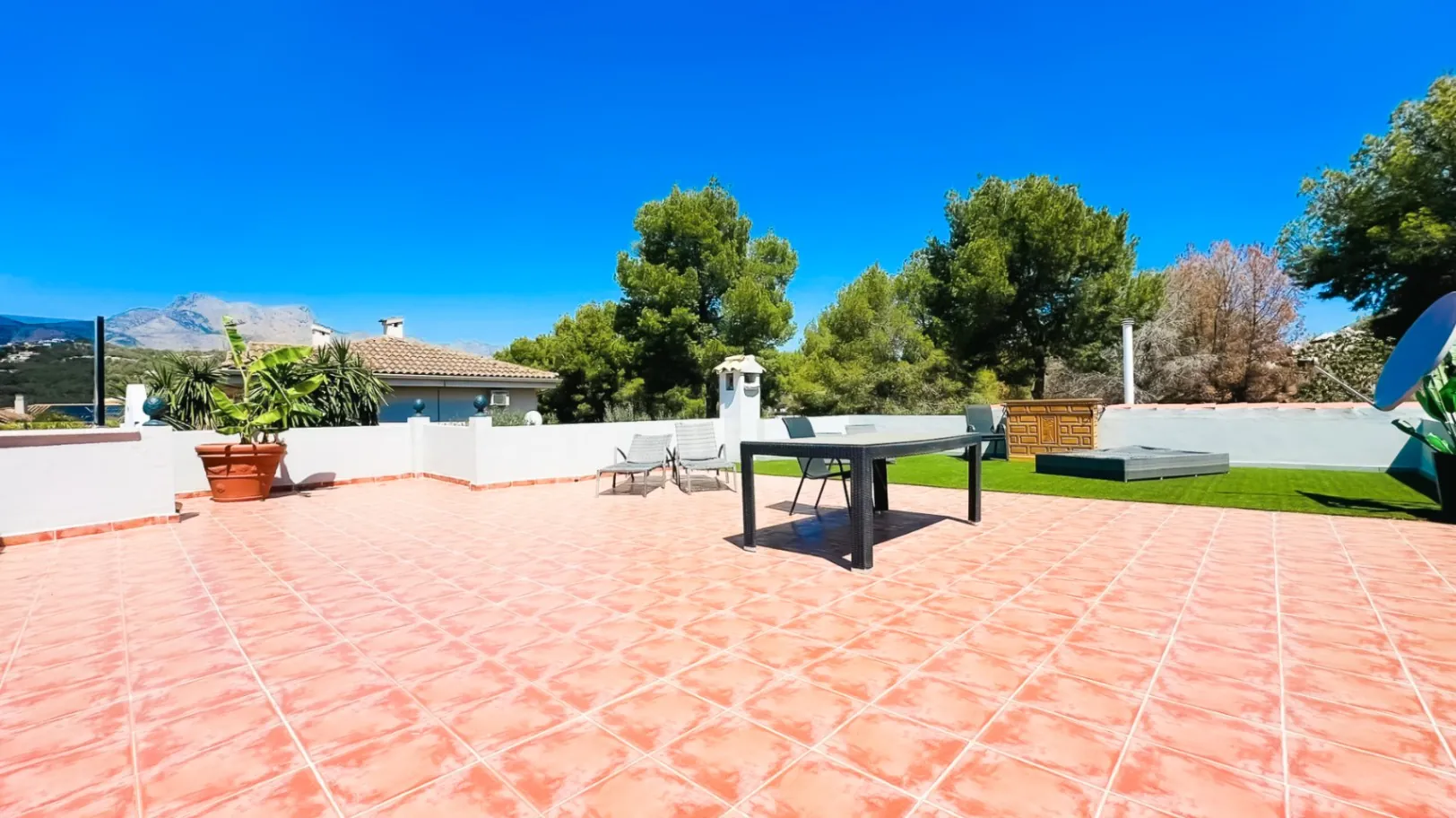 Villa In La Nucia With Pool and Garden For sale