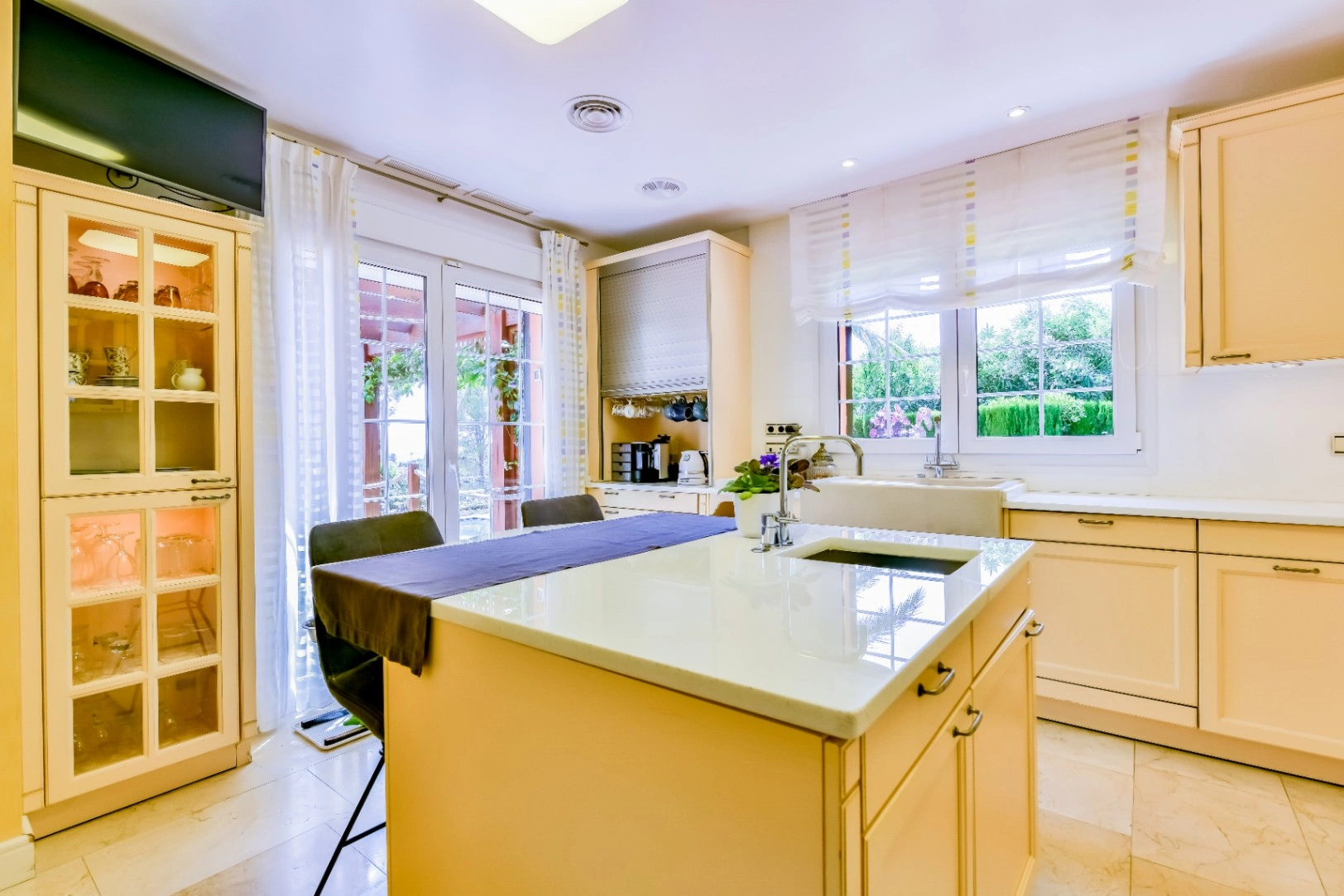 Luxury Mediterranean Villa near Golf Club for Sale in Altea la Vella