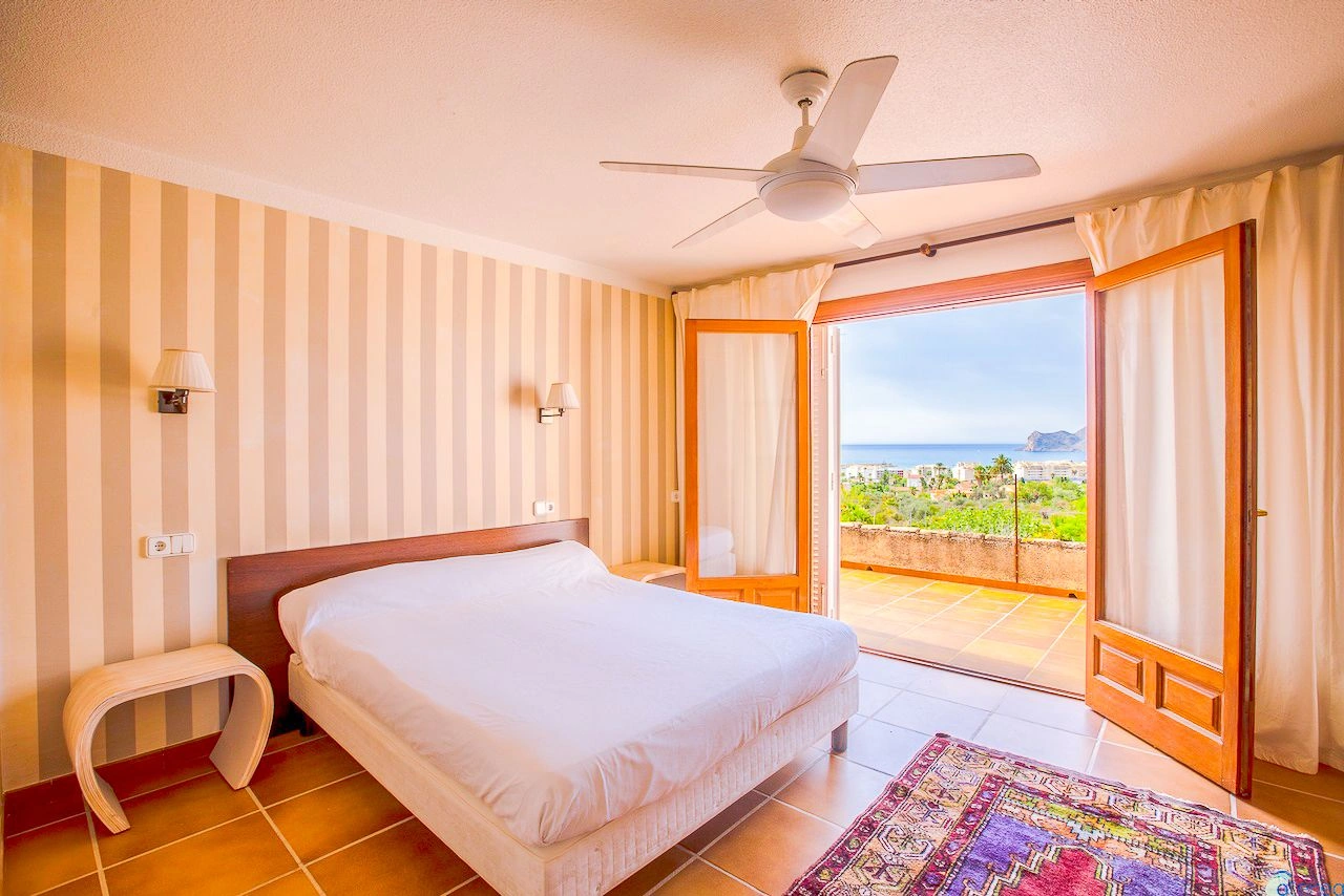 Mediterranean Villa with Garage for Sale in Altea