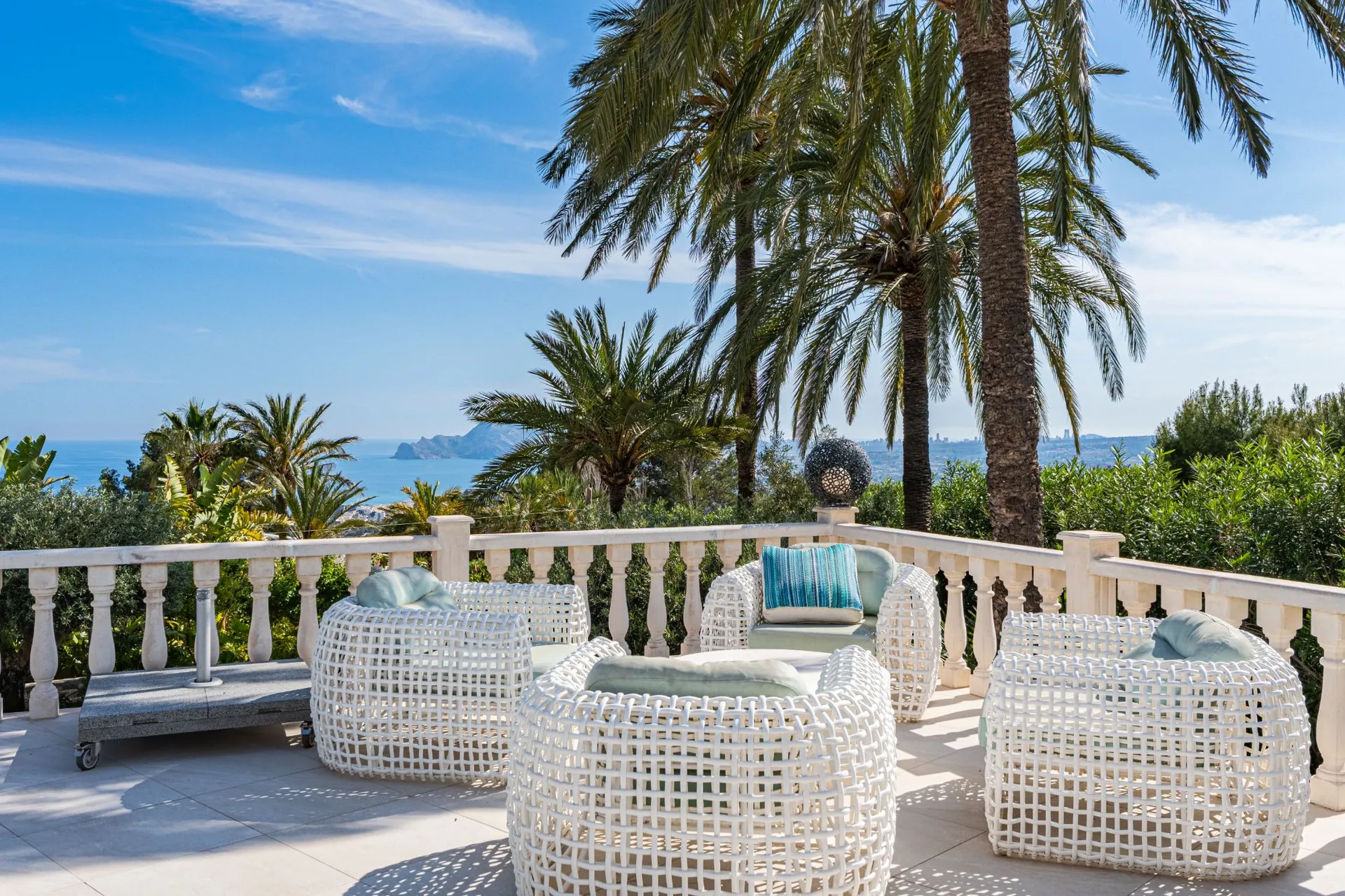 ELEGANT VILLA WITH PANORAMIC SEA VIEWS FOR SALE IN ALTEA
