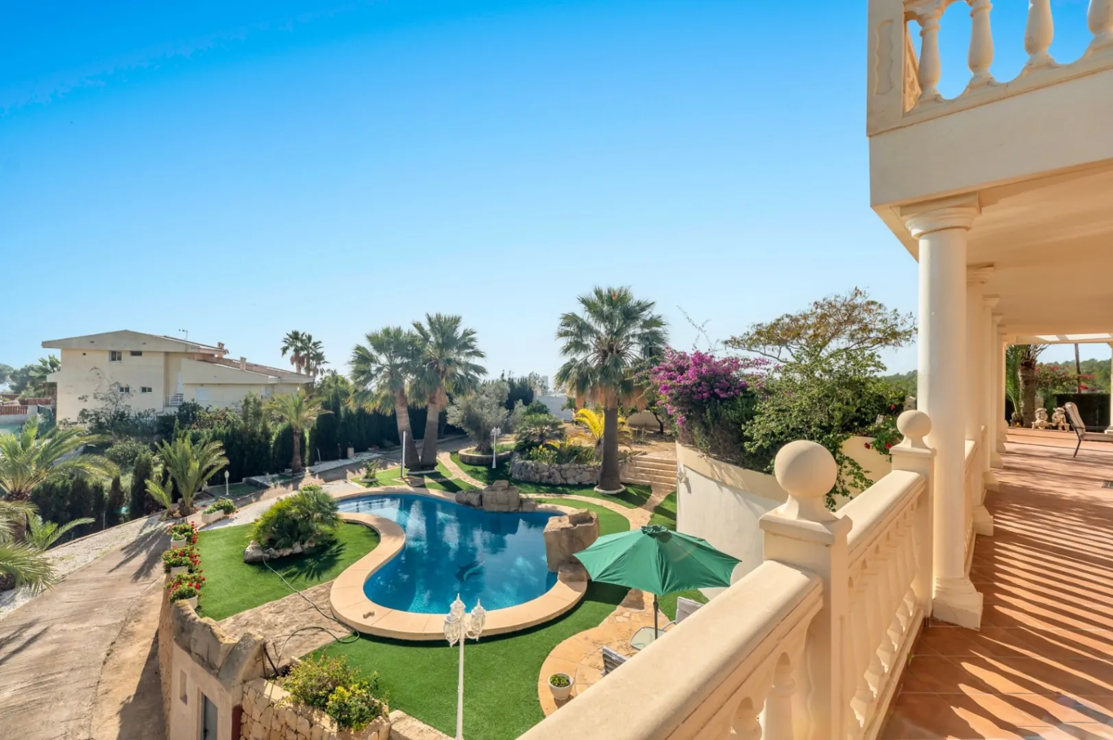 Villa for sale in Benidorm with sea Views and large Plot