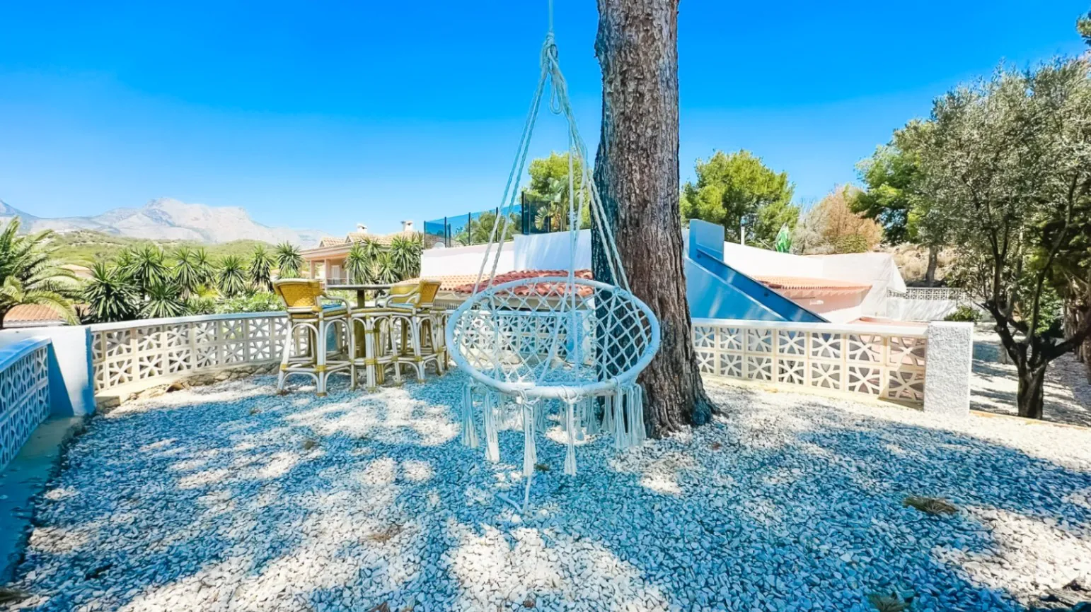 Villa In La Nucia With Pool and Garden For sale