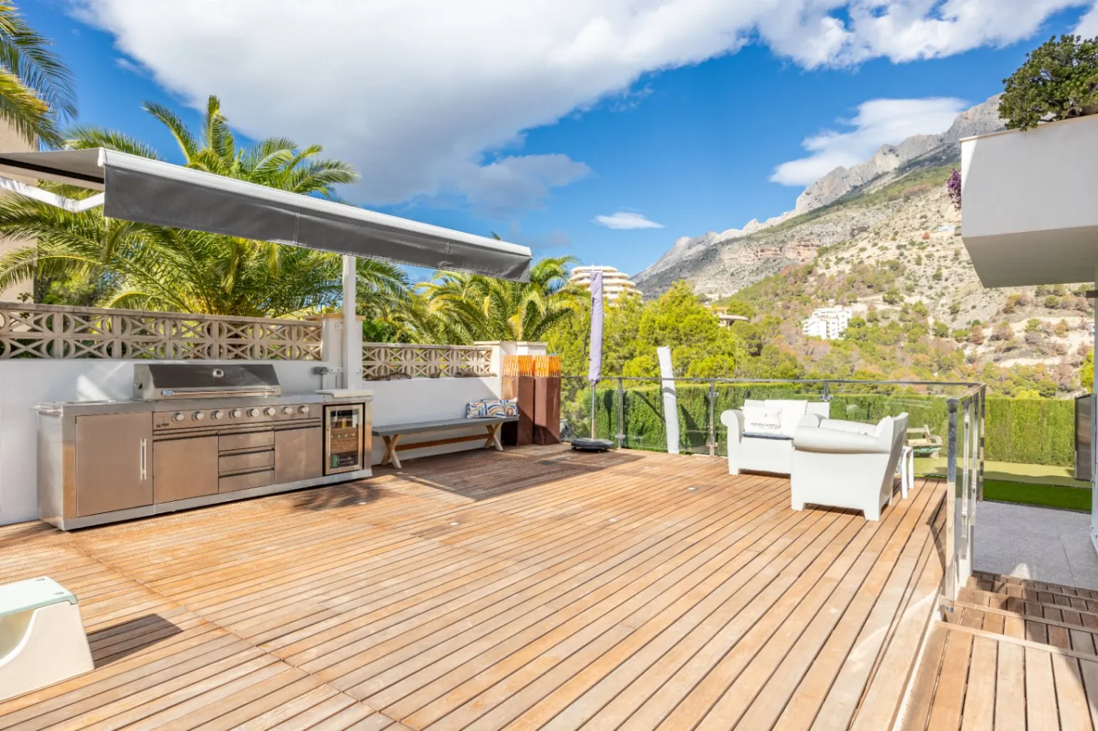 Stunning Villa with Mountain Views for Sale in Altea La Vella