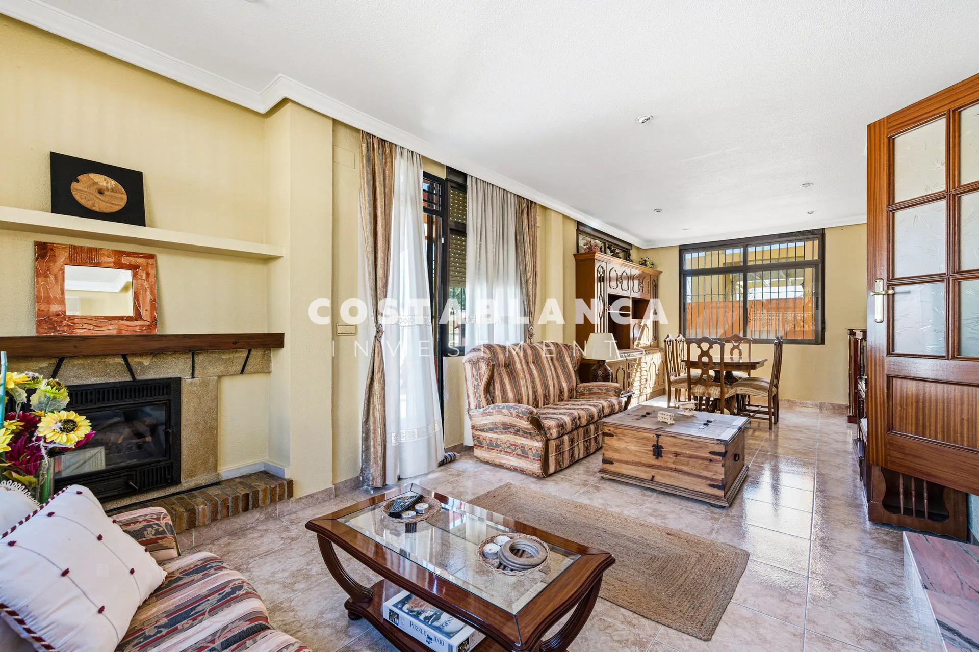 Large family home with pool and summer kitchen for sale in La Nucía.