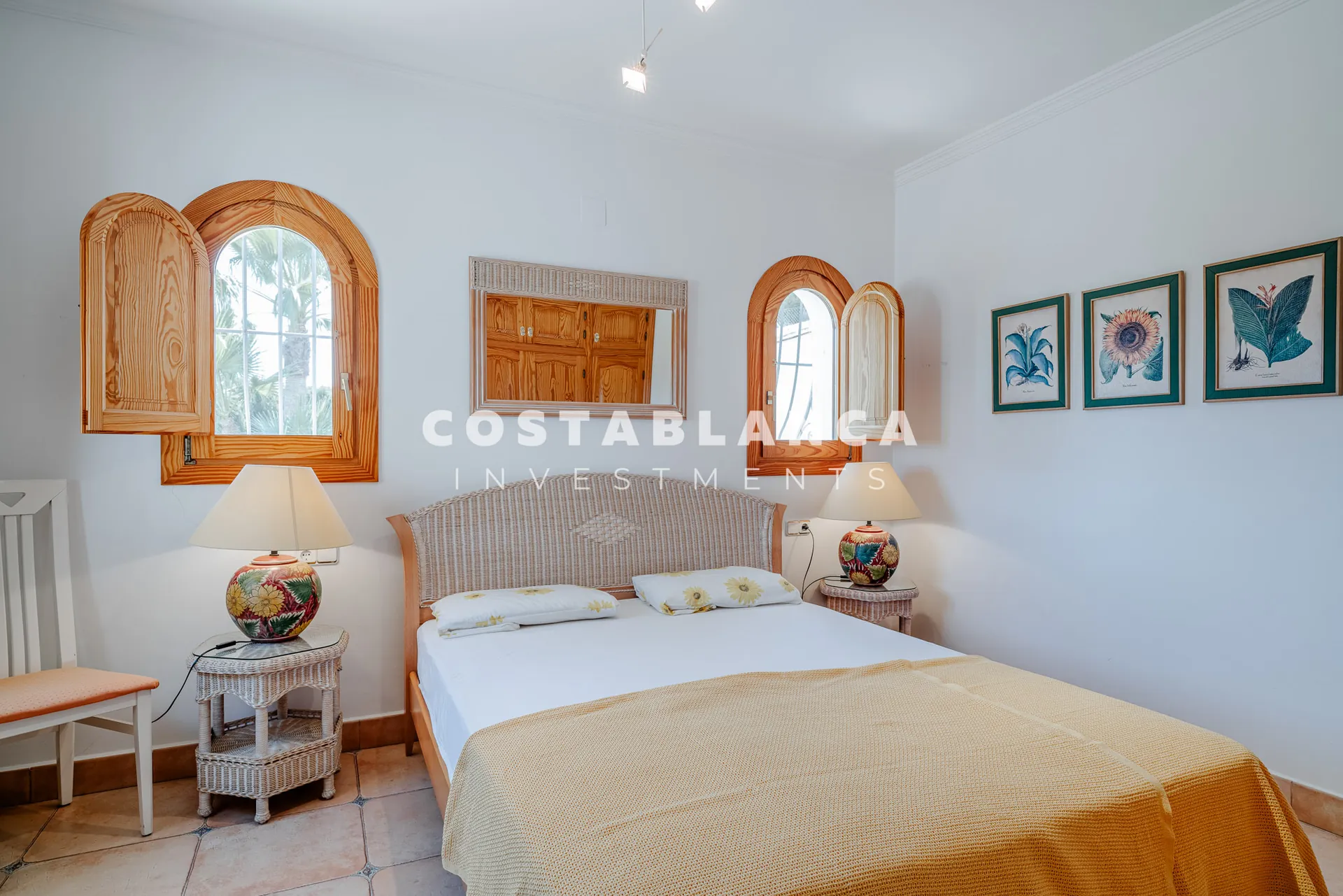 Luxury double plot with uninterrupted views of the green area and the sea for sale in Jávea.