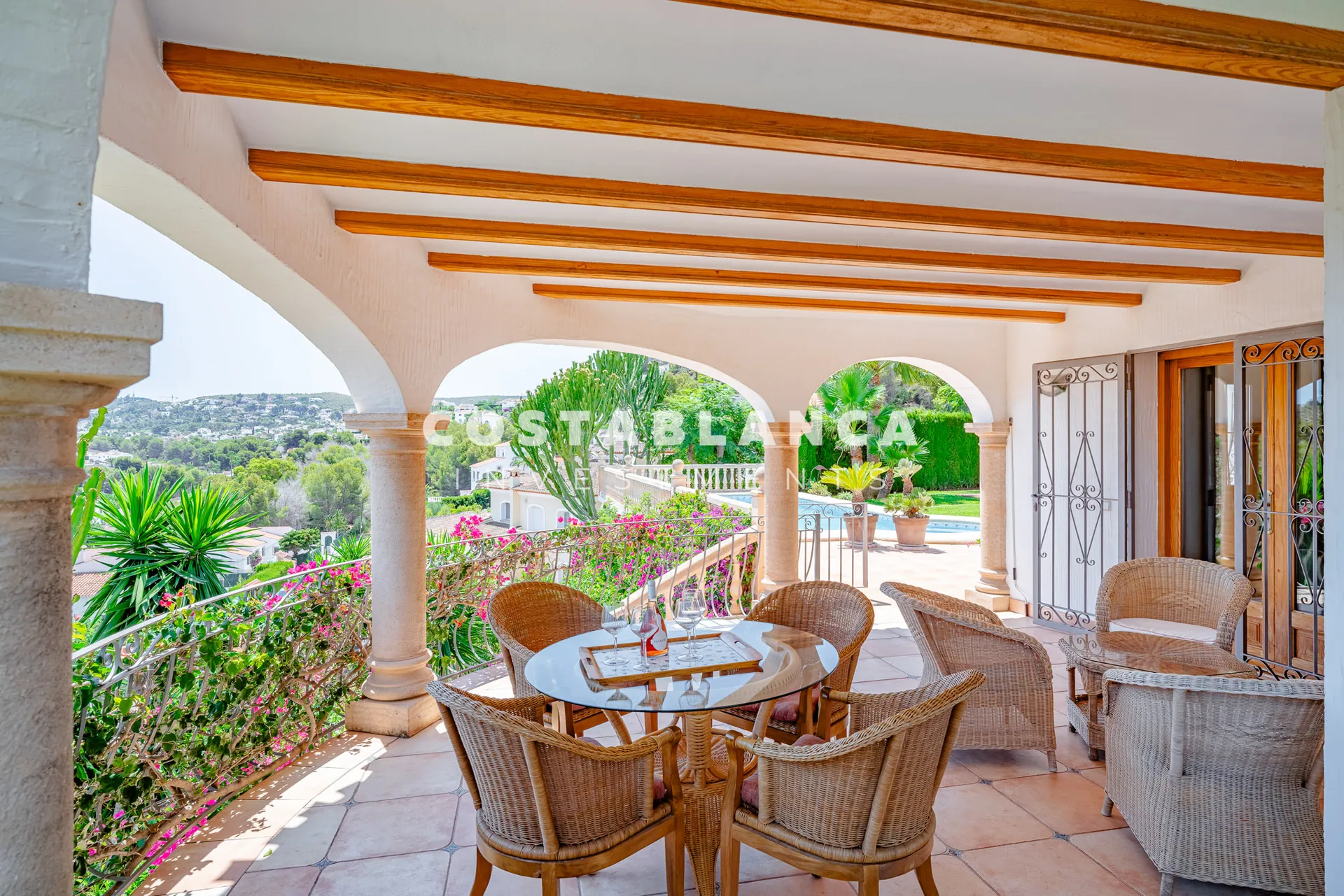 Luxury double plot with uninterrupted views of the green area and the sea for sale in Jávea.