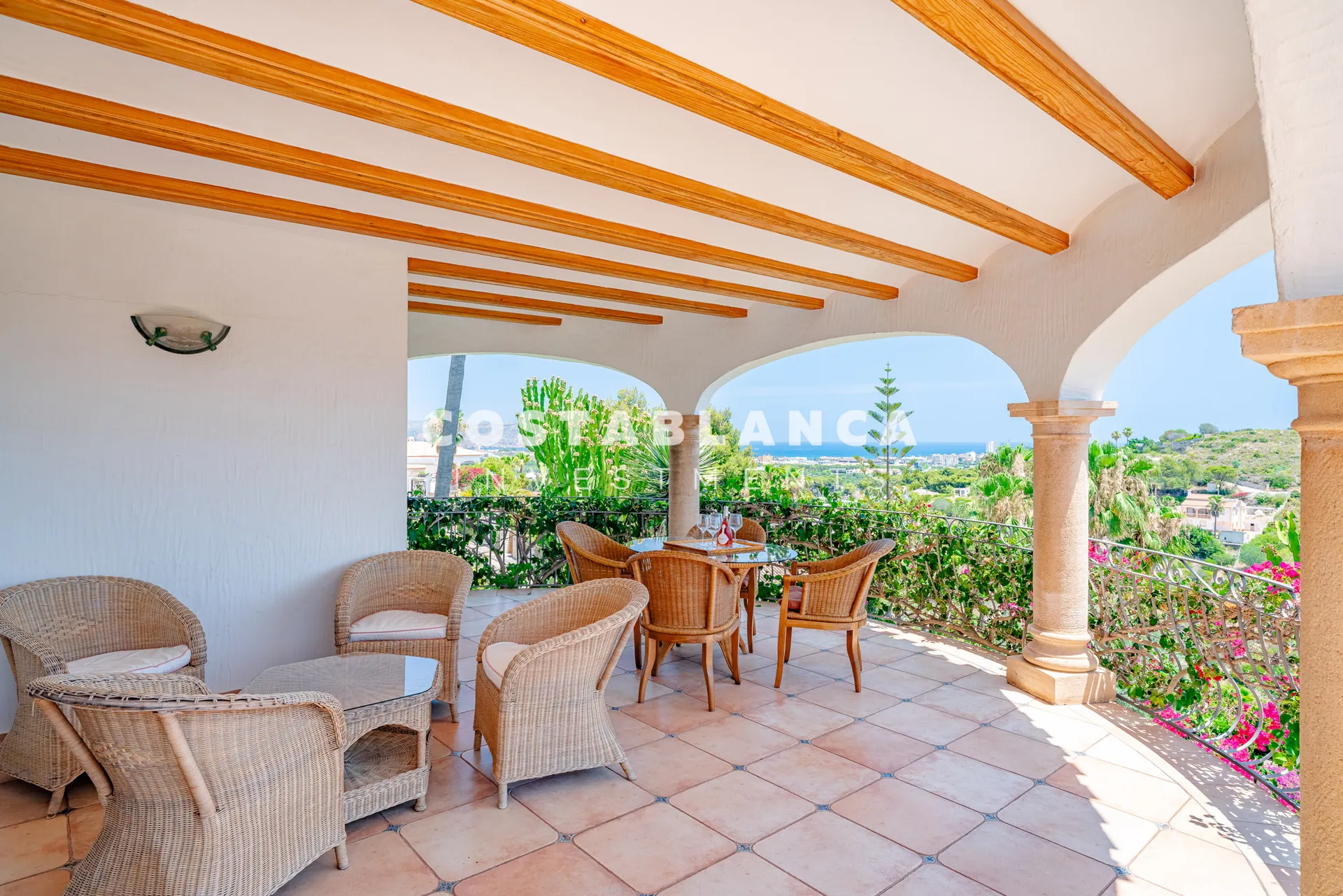 Luxury double plot with uninterrupted views of the green area and the sea for sale in Jávea.