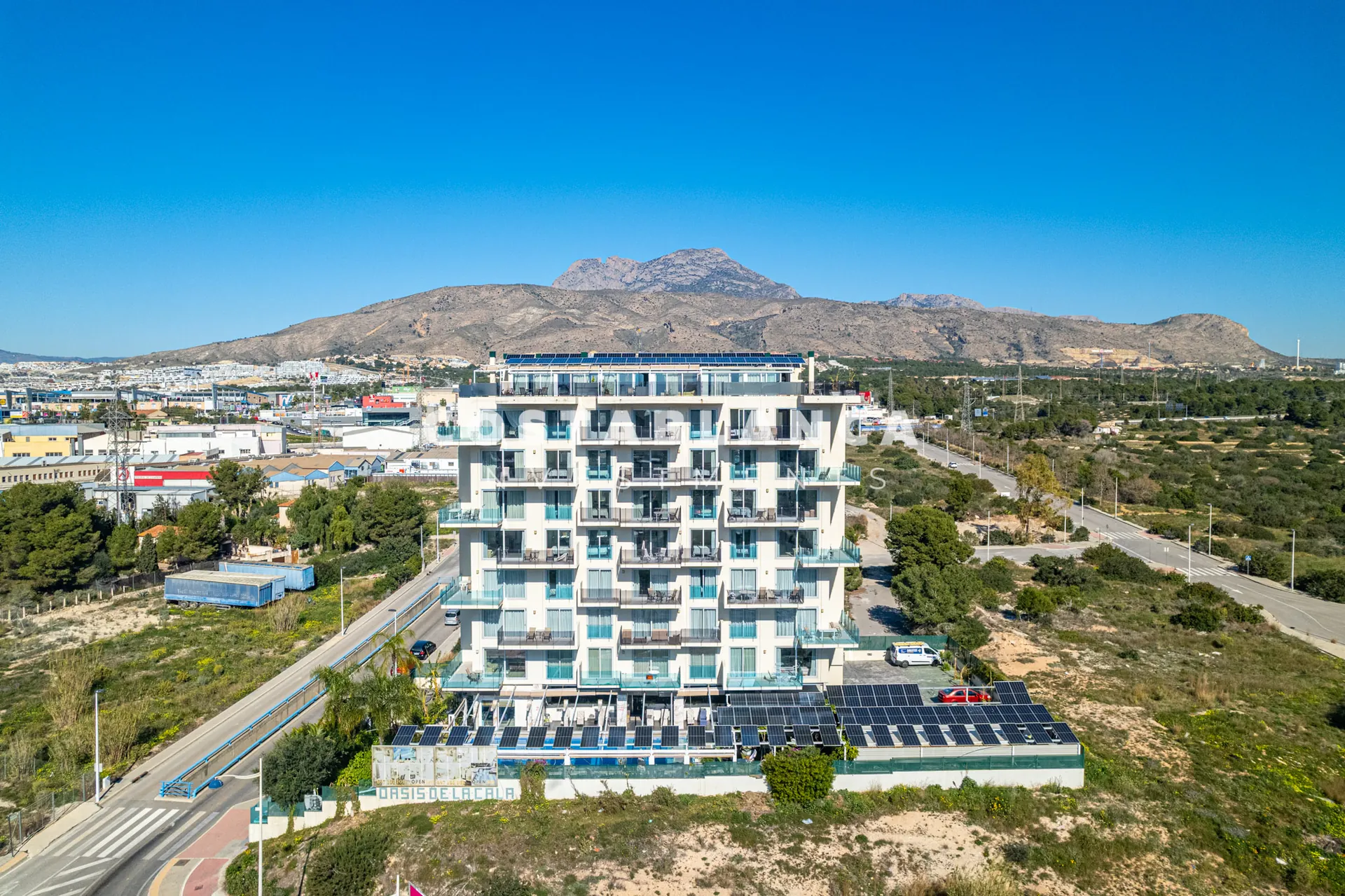 Apartament modern la etajul 5 cu piscine, saună și jacuzzi de vânzare în Finestrat.
