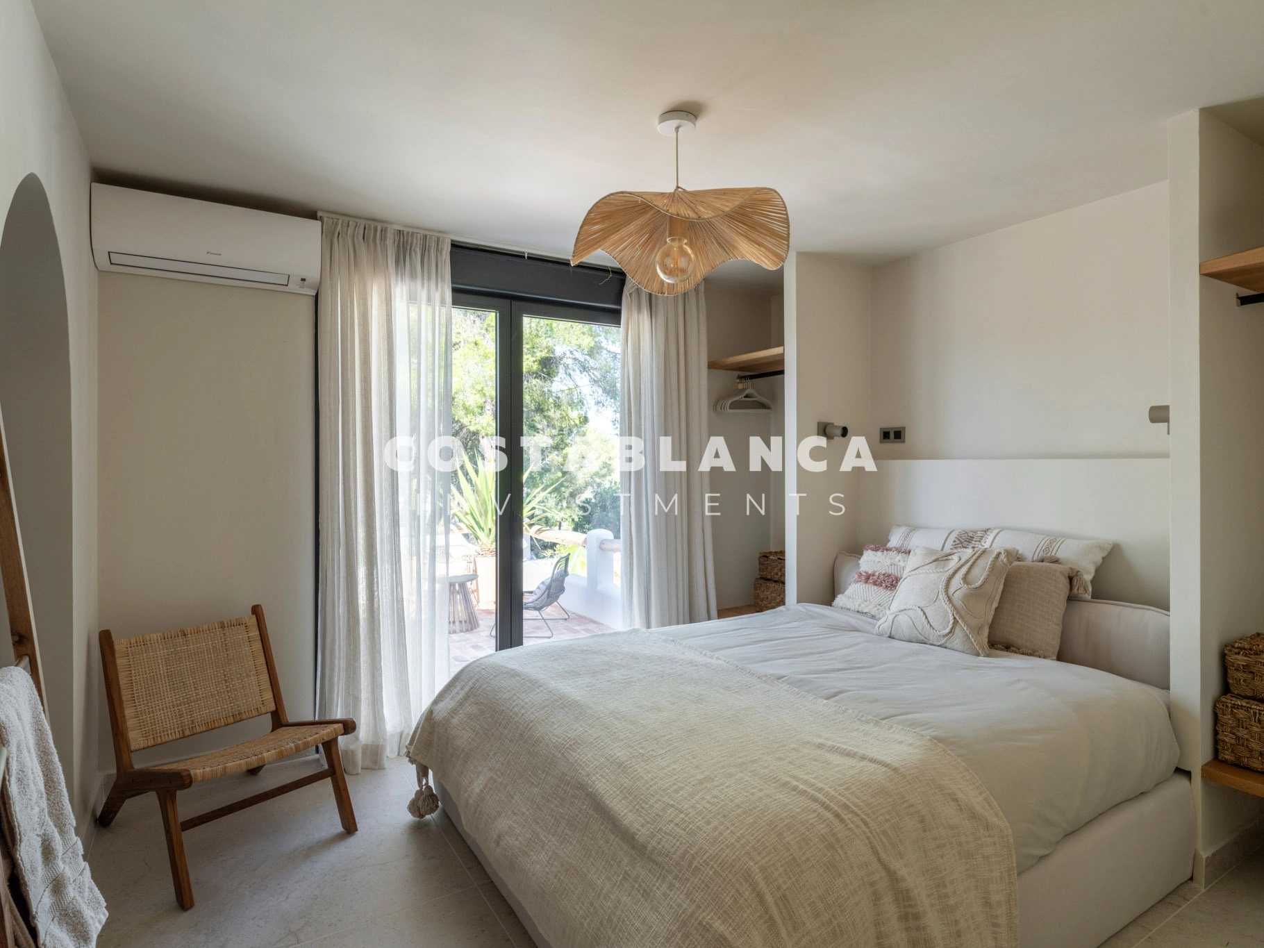 Luxury villa inspired by Ibiza just minutes from Arenal beach in Jávea.