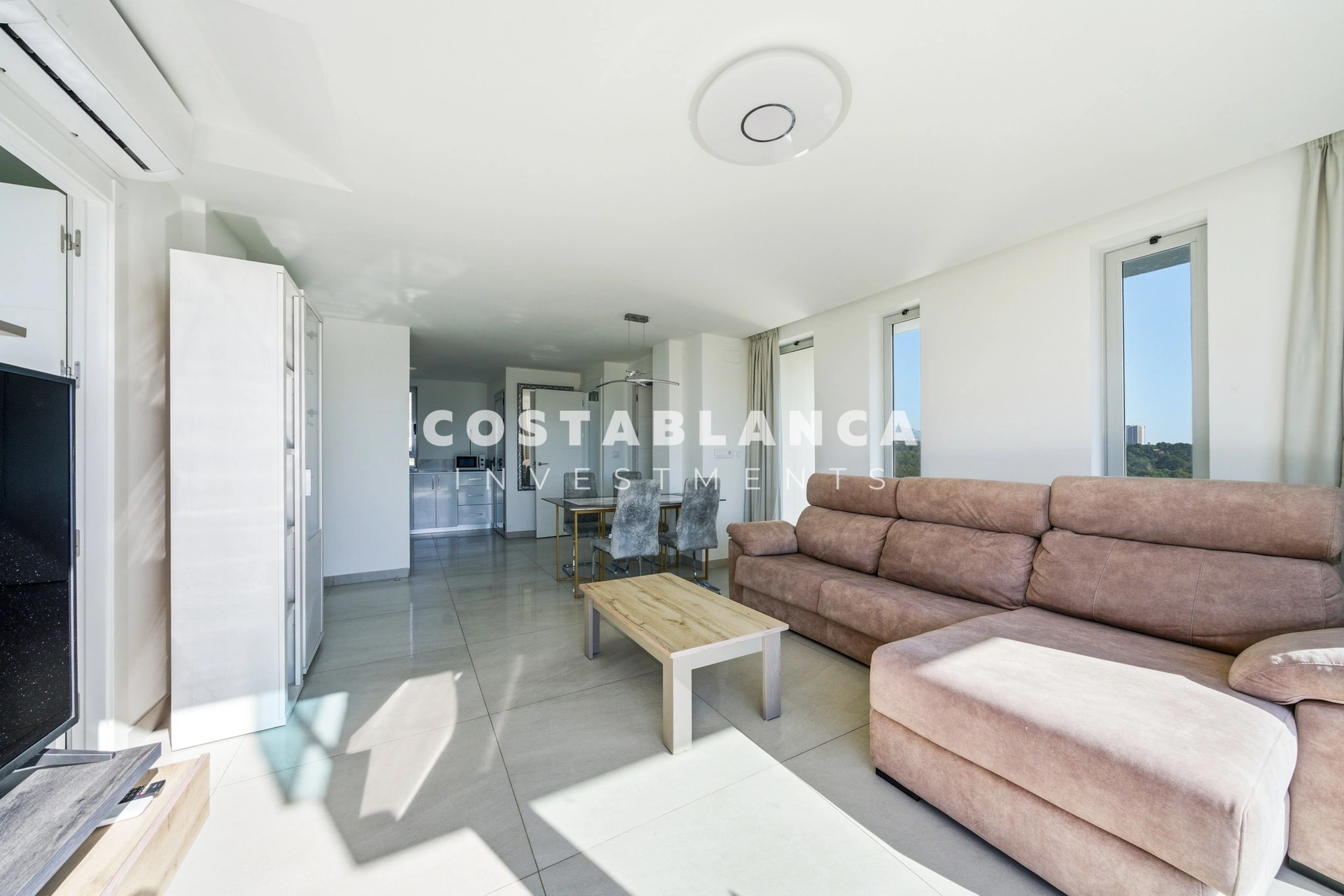 Apartament modern la etajul 5 cu piscine, saună și jacuzzi de vânzare în Finestrat.