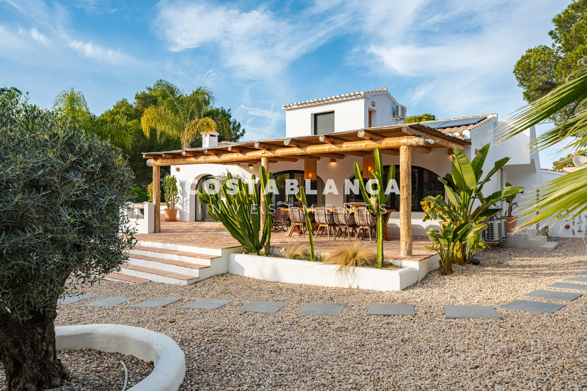 Luxury villa inspired by Ibiza just minutes from Arenal beach in Jávea.
