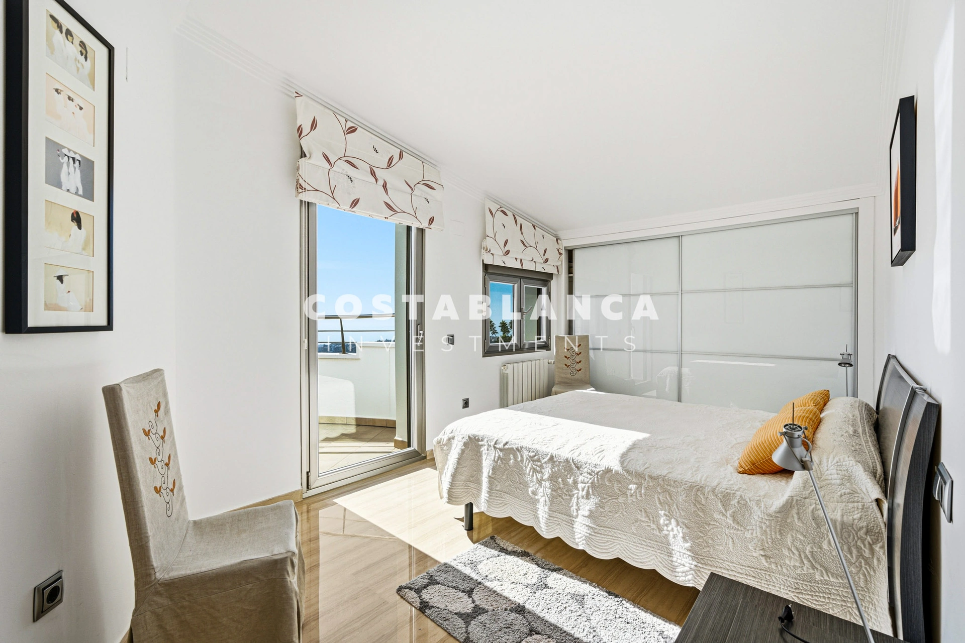 Vilă impresionantă cu vederi panoramice la mare de vânzare în Calpe.