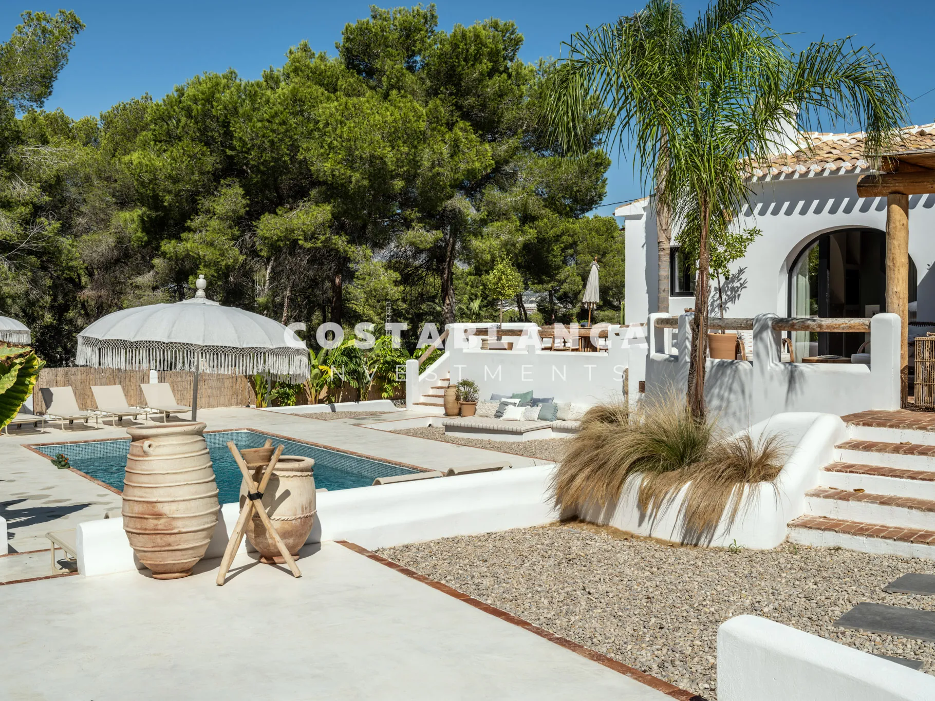 Luxury villa inspired by Ibiza just minutes from Arenal beach in Jávea.