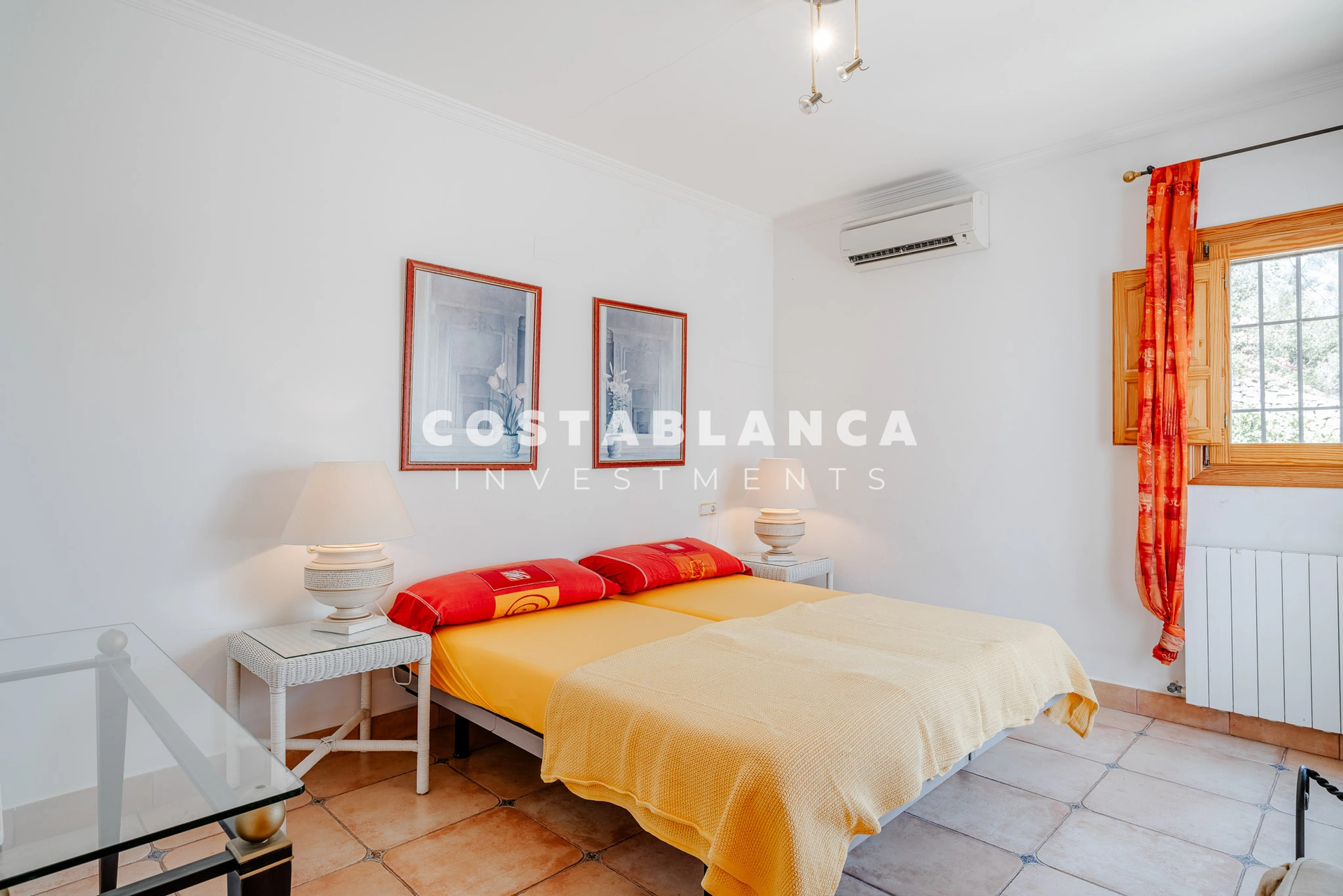 Luxury double plot with uninterrupted views of the green area and the sea for sale in Jávea.