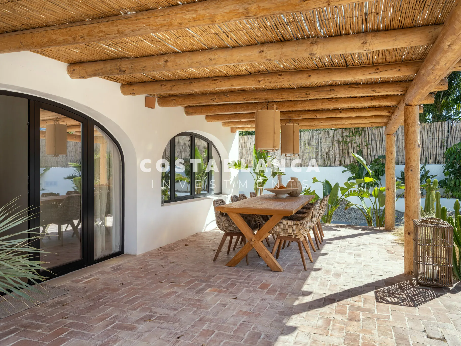 Luxury villa inspired by Ibiza just minutes from Arenal beach in Jávea.