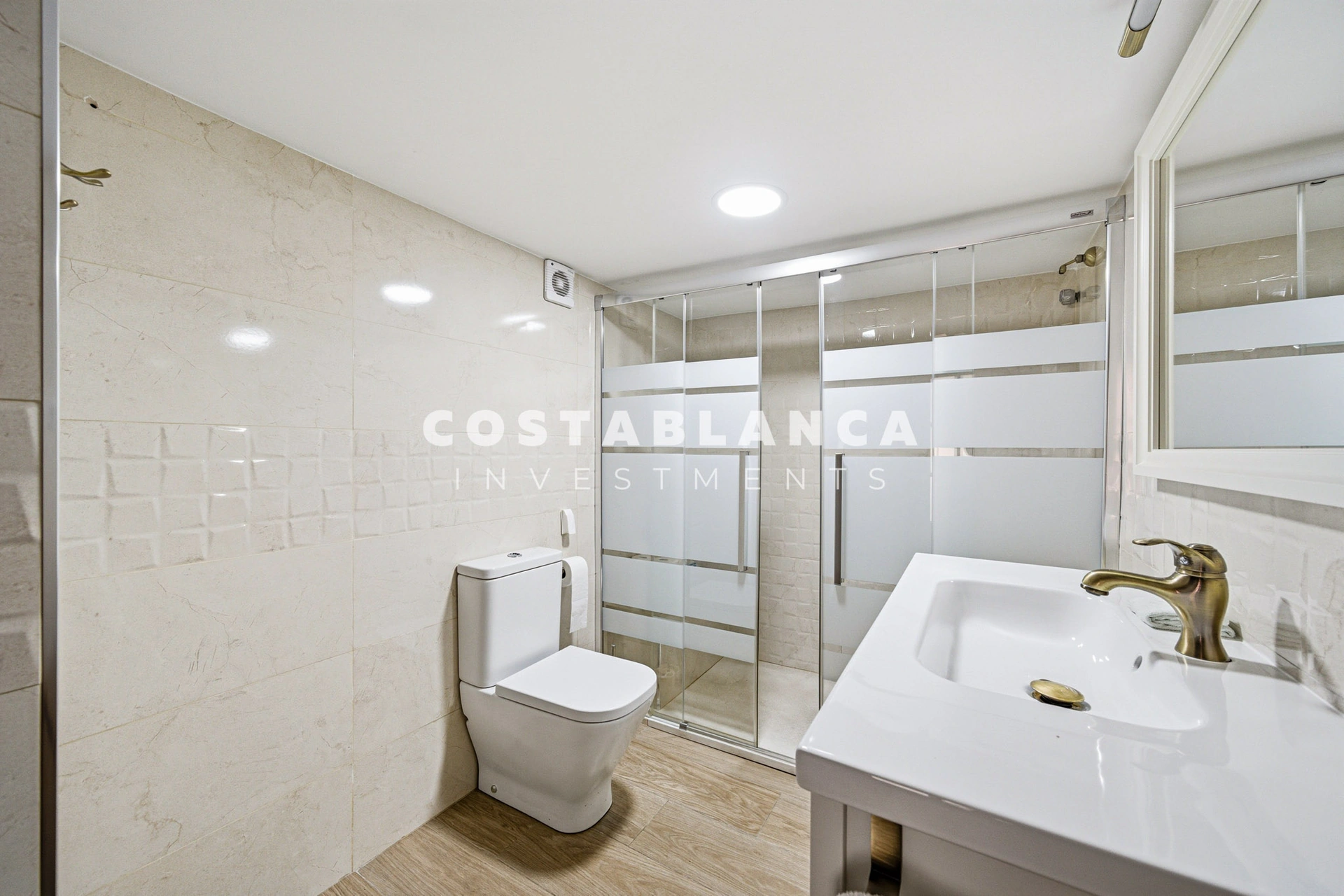 Large family home with pool and summer kitchen for sale in La Nucía.