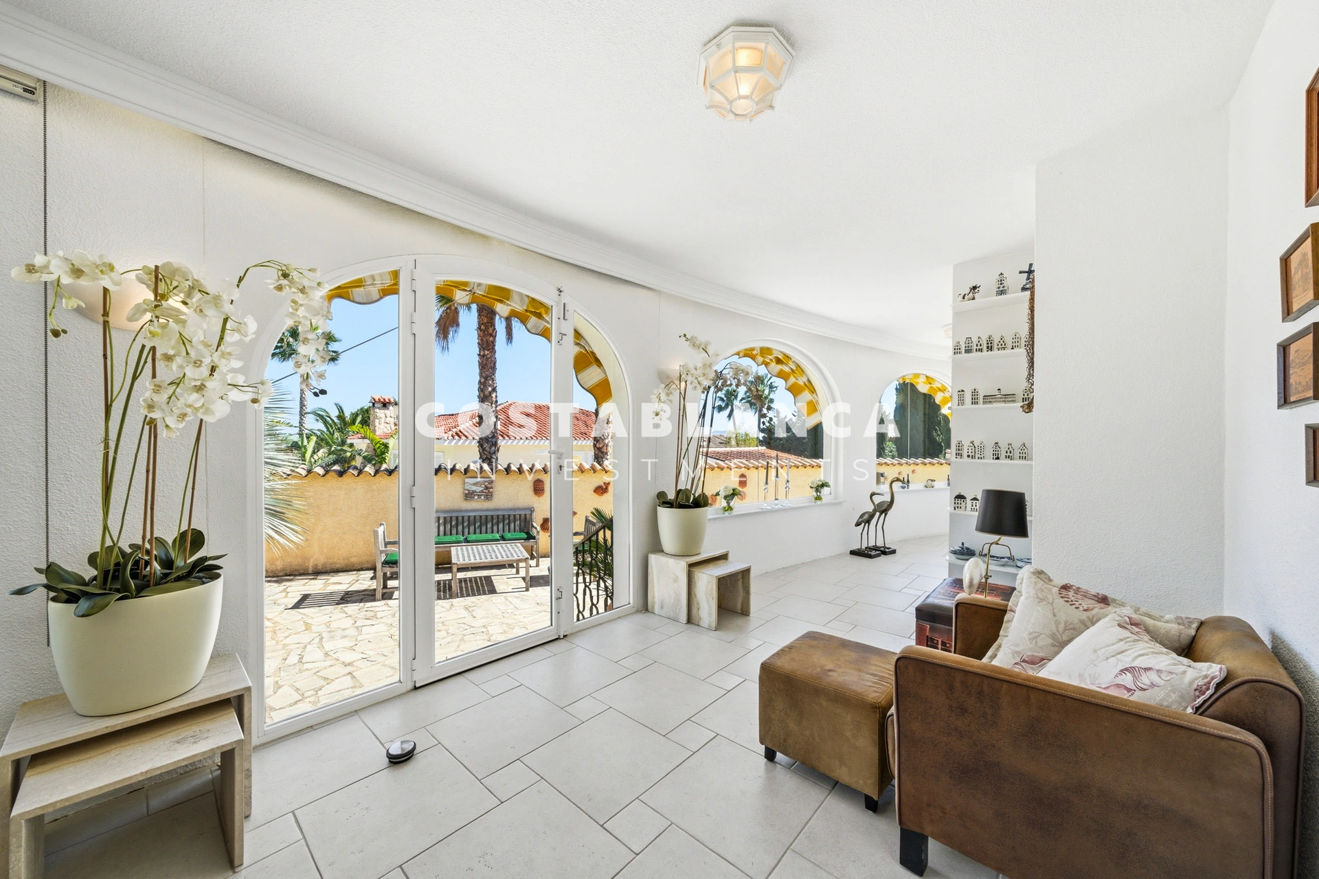 Charming villa with independent guest apartment and pool for sale in La Nucía.