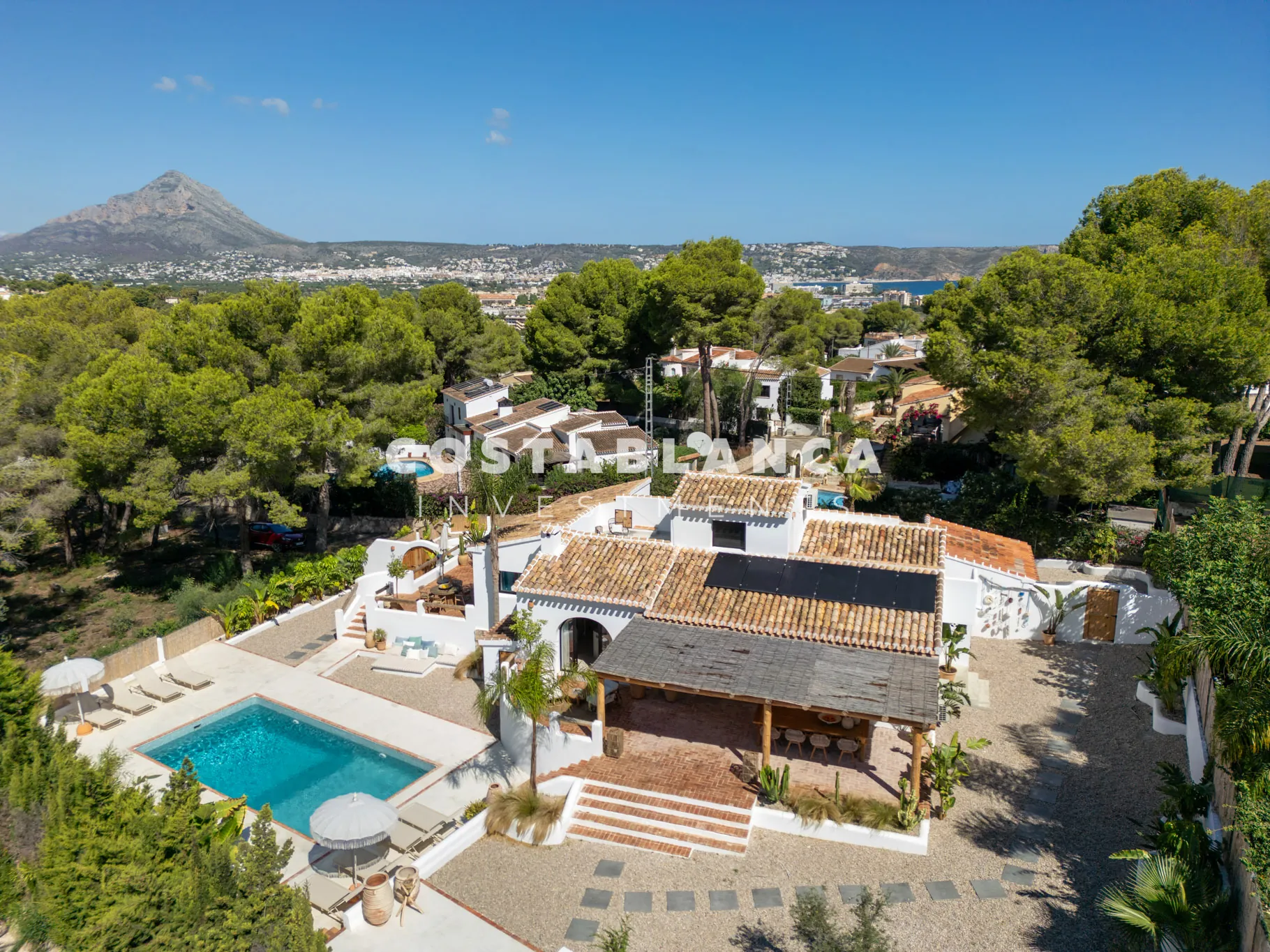 Luxury villa inspired by Ibiza just minutes from Arenal beach in Jávea.