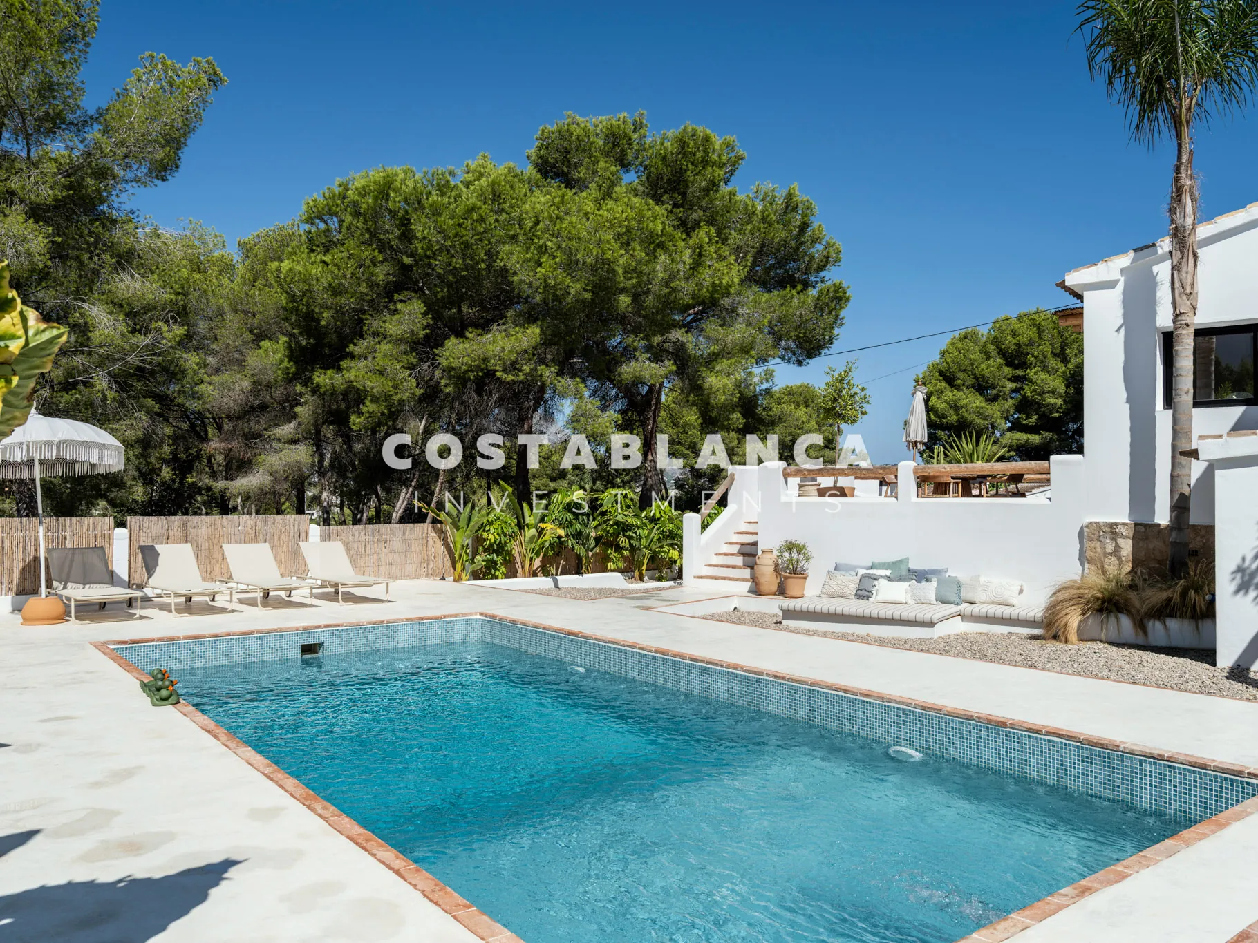 Luxury villa inspired by Ibiza just minutes from Arenal beach in Jávea.