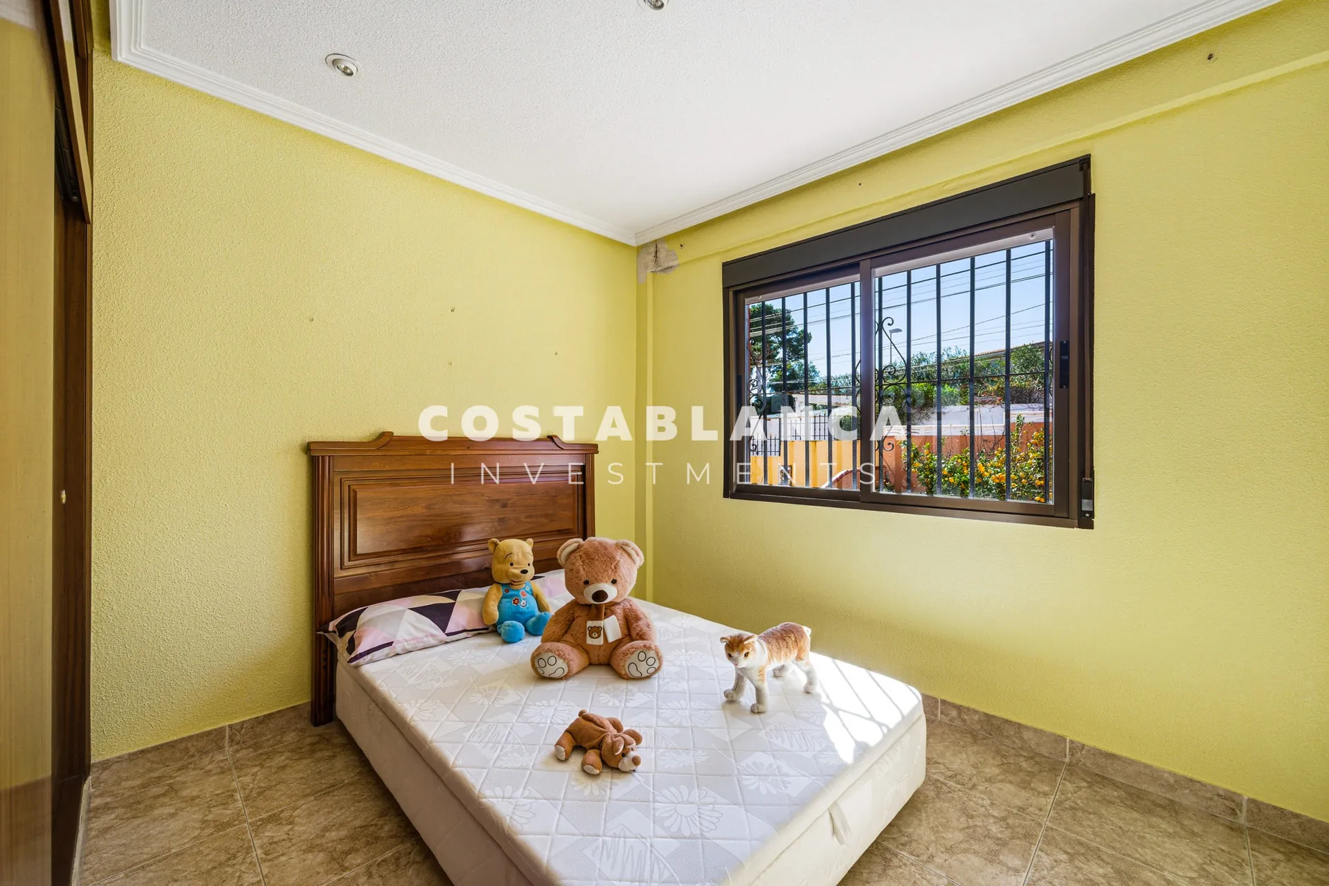 Large family home with pool and summer kitchen for sale in La Nucía.