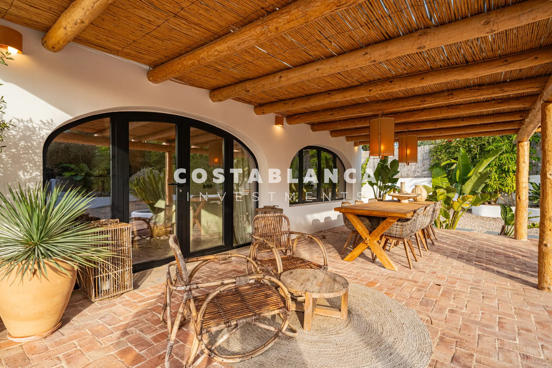 Luxury villa inspired by Ibiza just minutes from Arenal beach in Jávea.