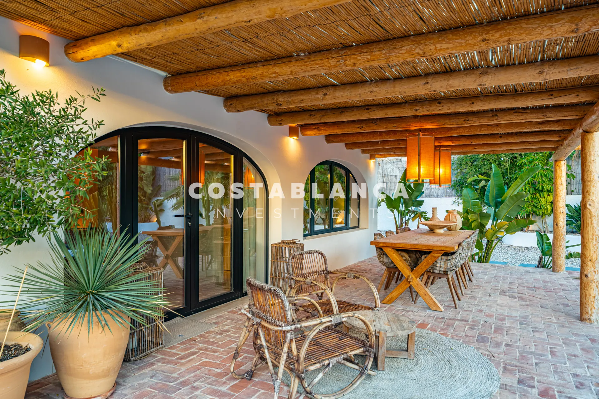Luxury villa inspired by Ibiza just minutes from Arenal beach in Jávea.
