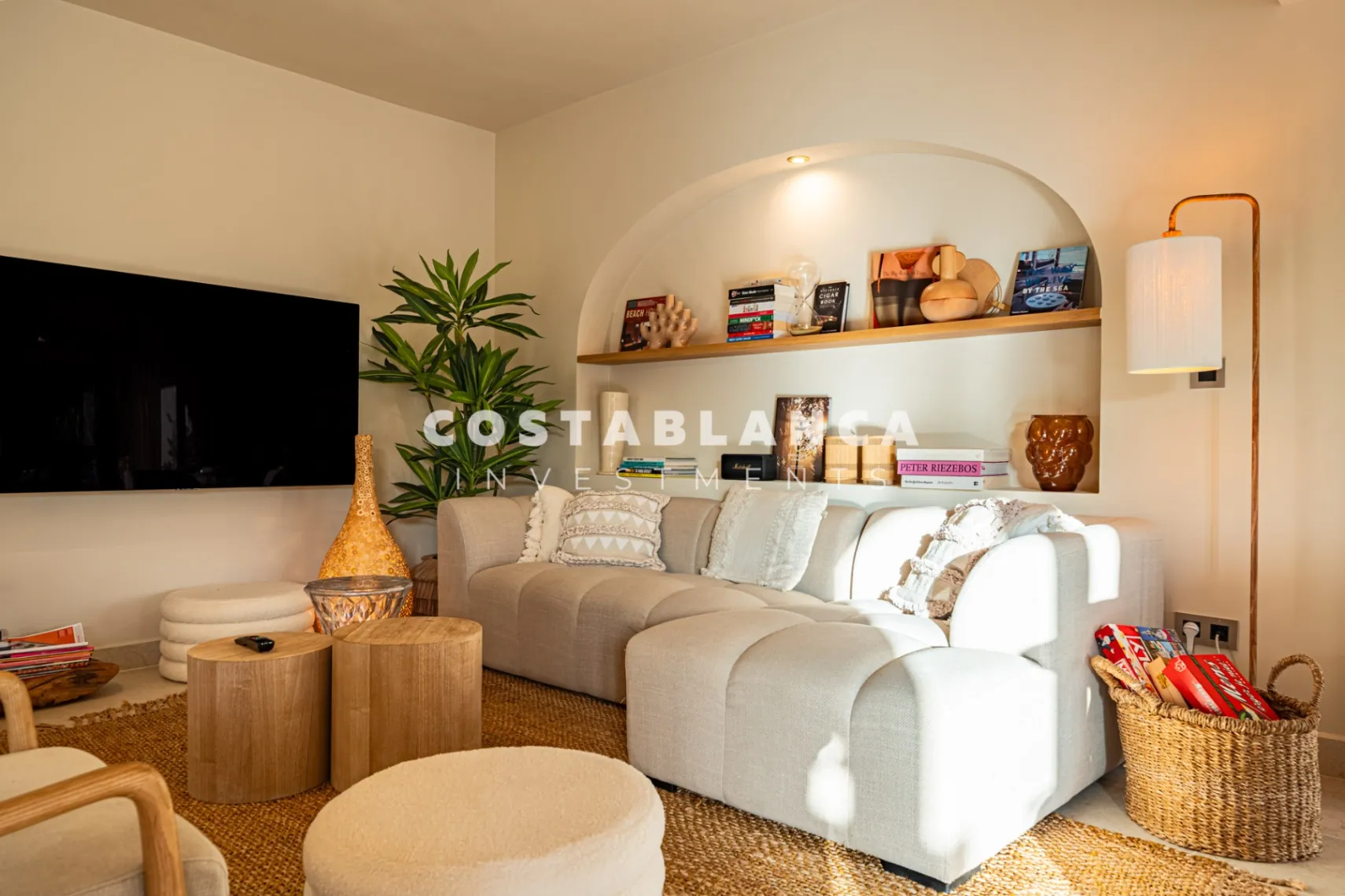 Luxury villa inspired by Ibiza just minutes from Arenal beach in Jávea.