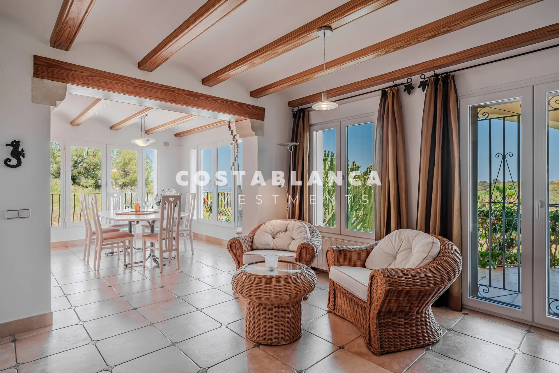Luxury double plot with uninterrupted views of the green area and the sea for sale in Jávea.
