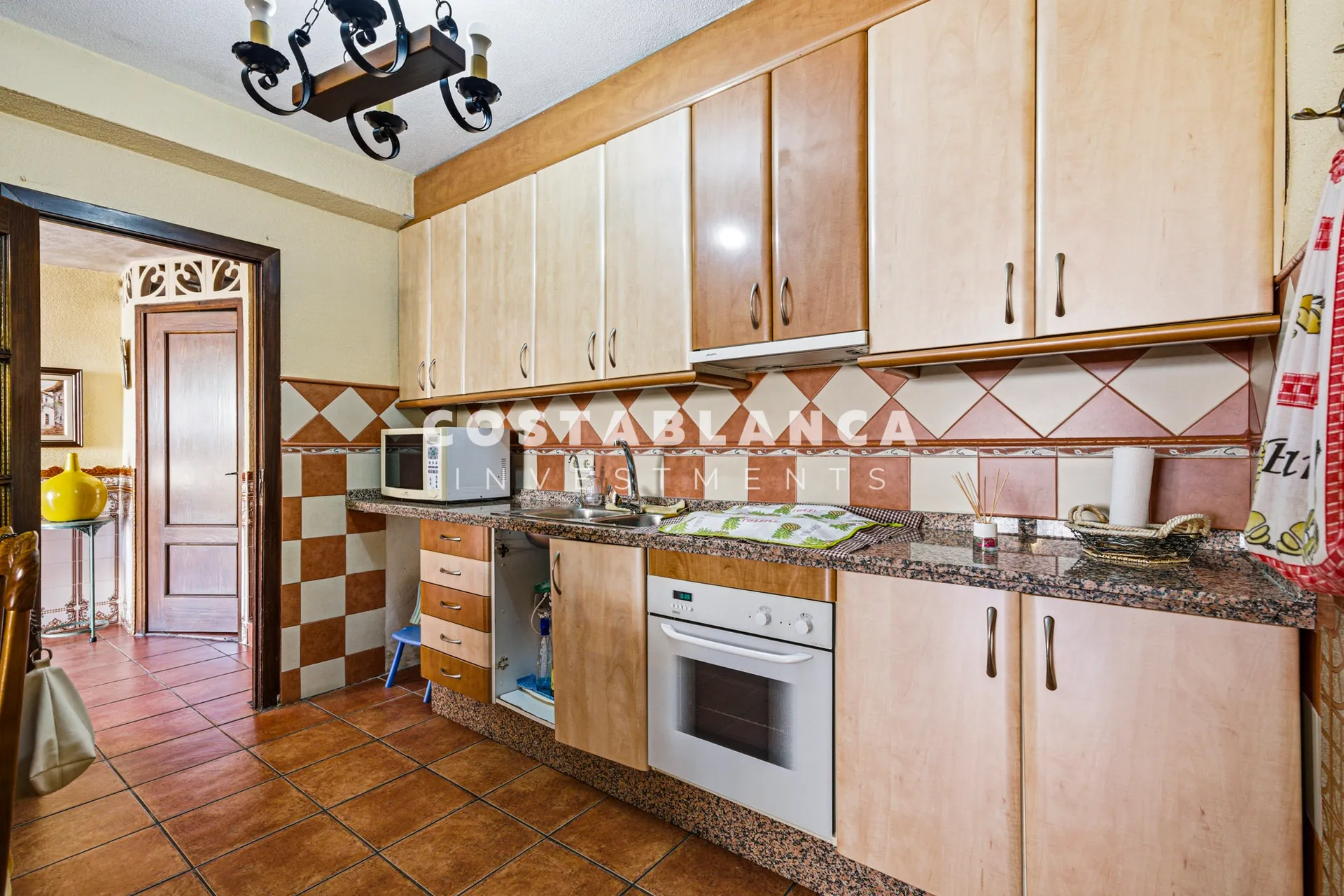 Large family home with pool and summer kitchen for sale in La Nucía.