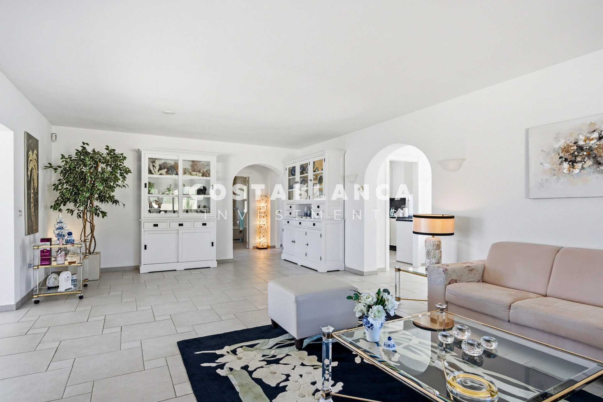 Charming villa with independent guest apartment and pool for sale in La Nucía.