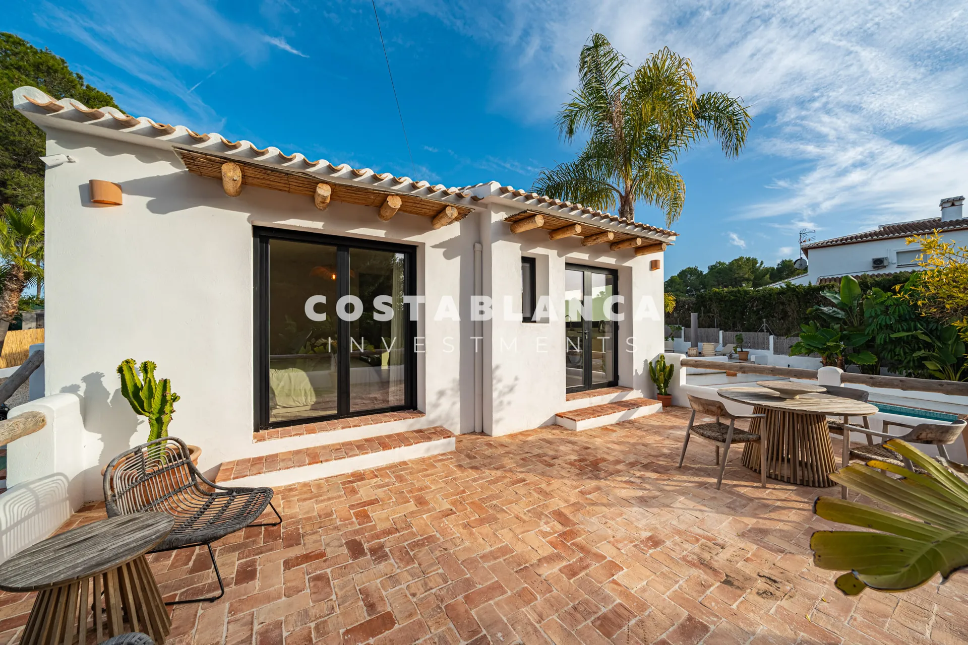 Luxury villa inspired by Ibiza just minutes from Arenal beach in Jávea.