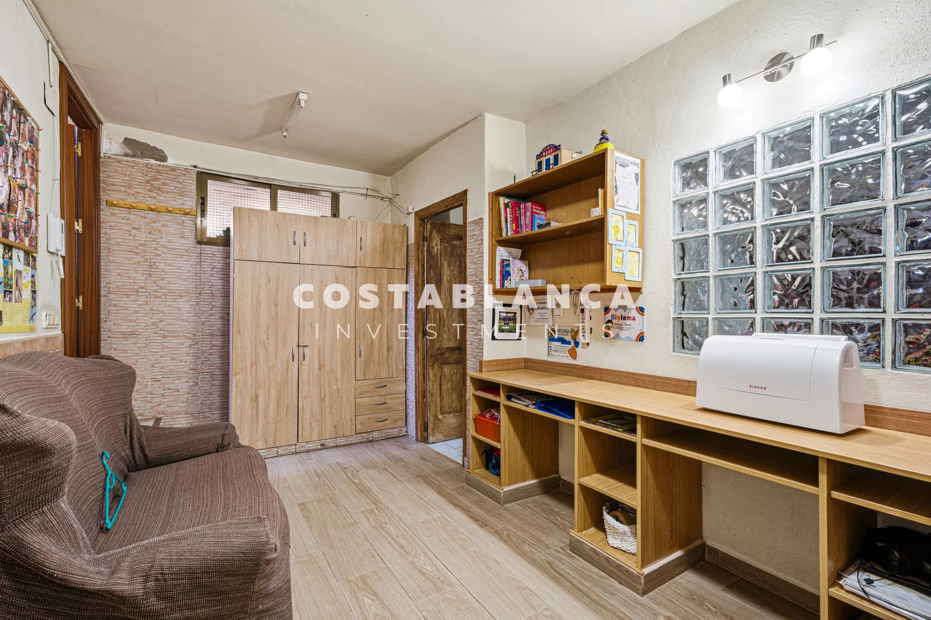 Large family home with pool and summer kitchen for sale in La Nucía.