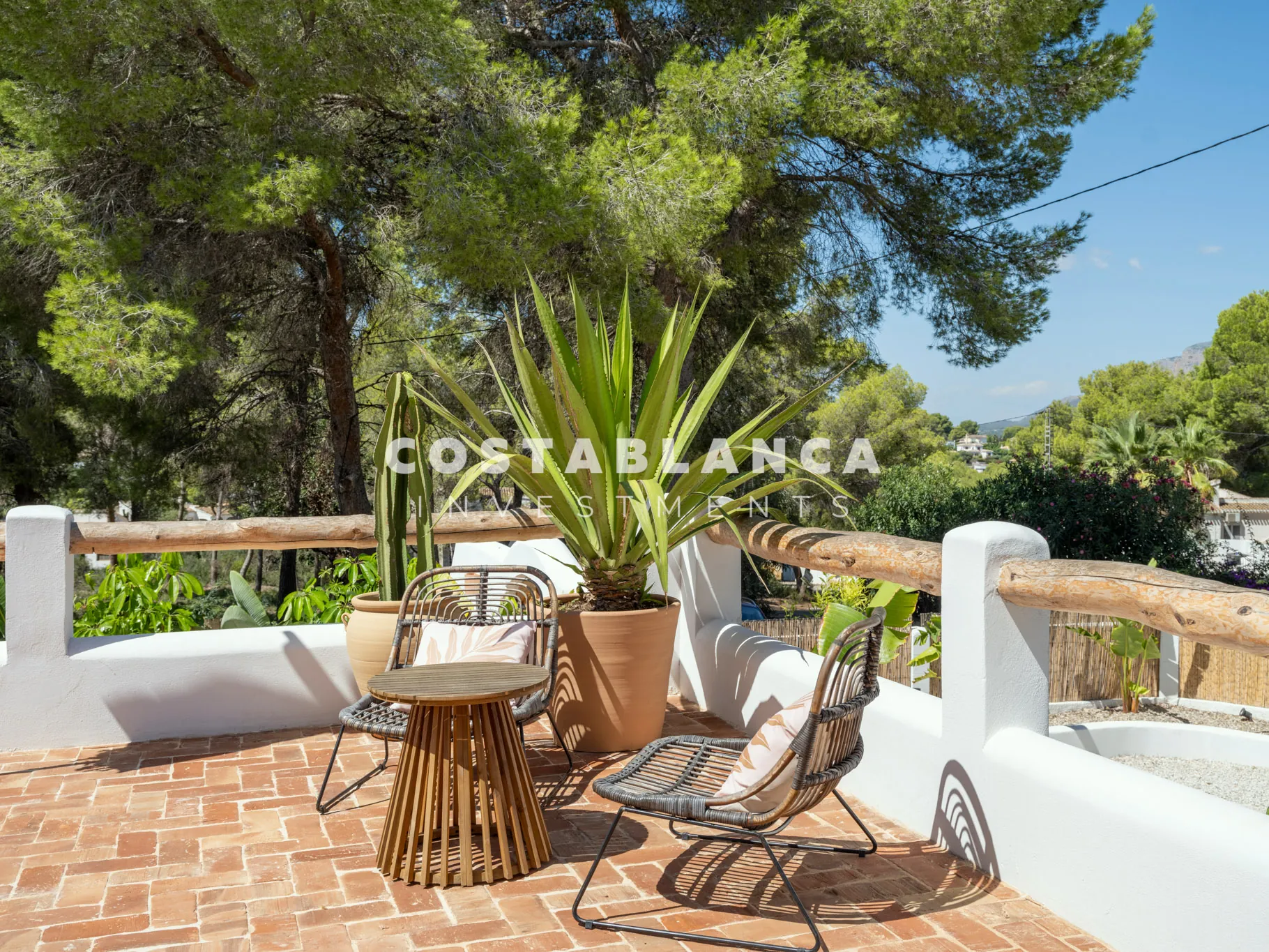 Luxury villa inspired by Ibiza just minutes from Arenal beach in Jávea.