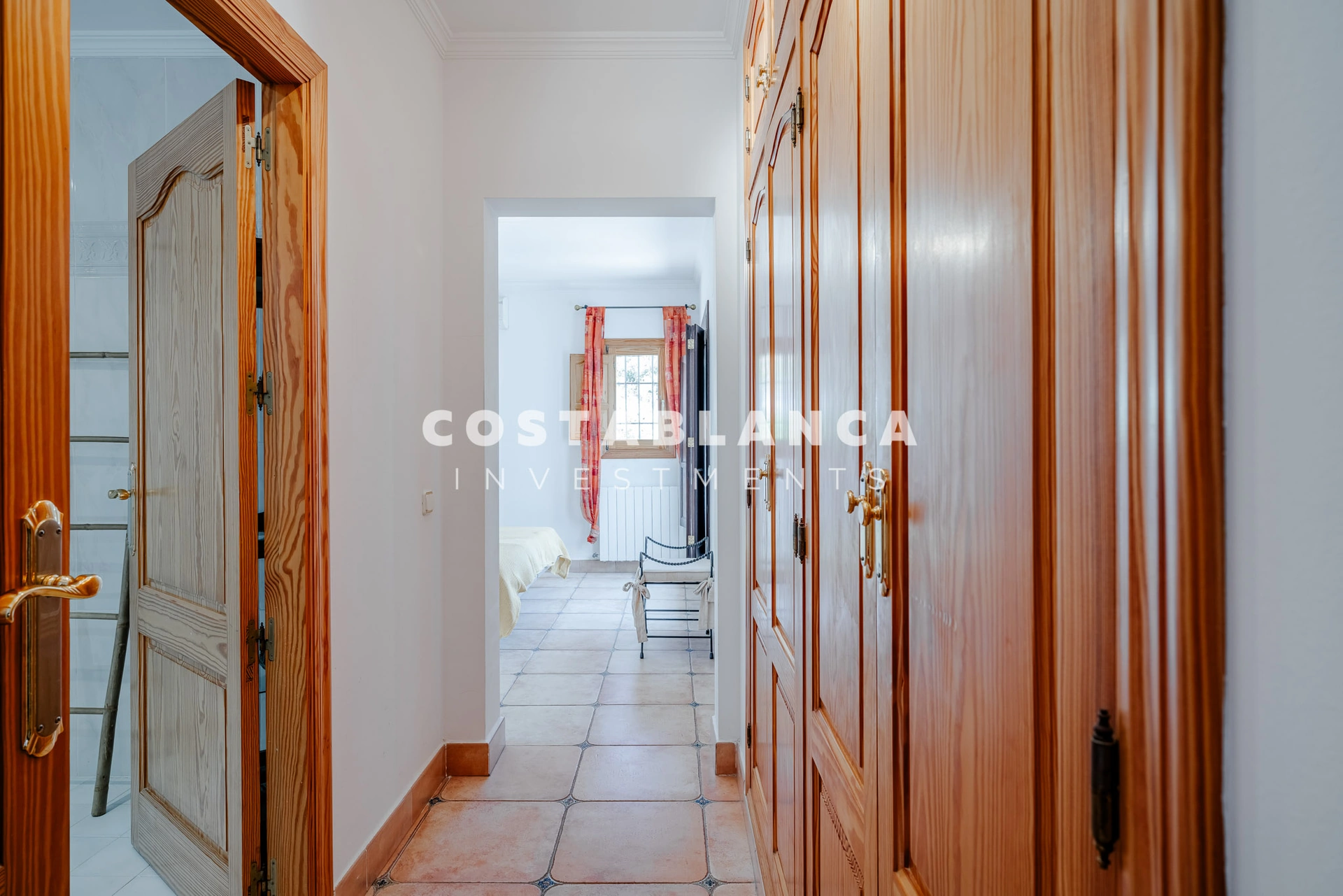 Luxury double plot with uninterrupted views of the green area and the sea for sale in Jávea.