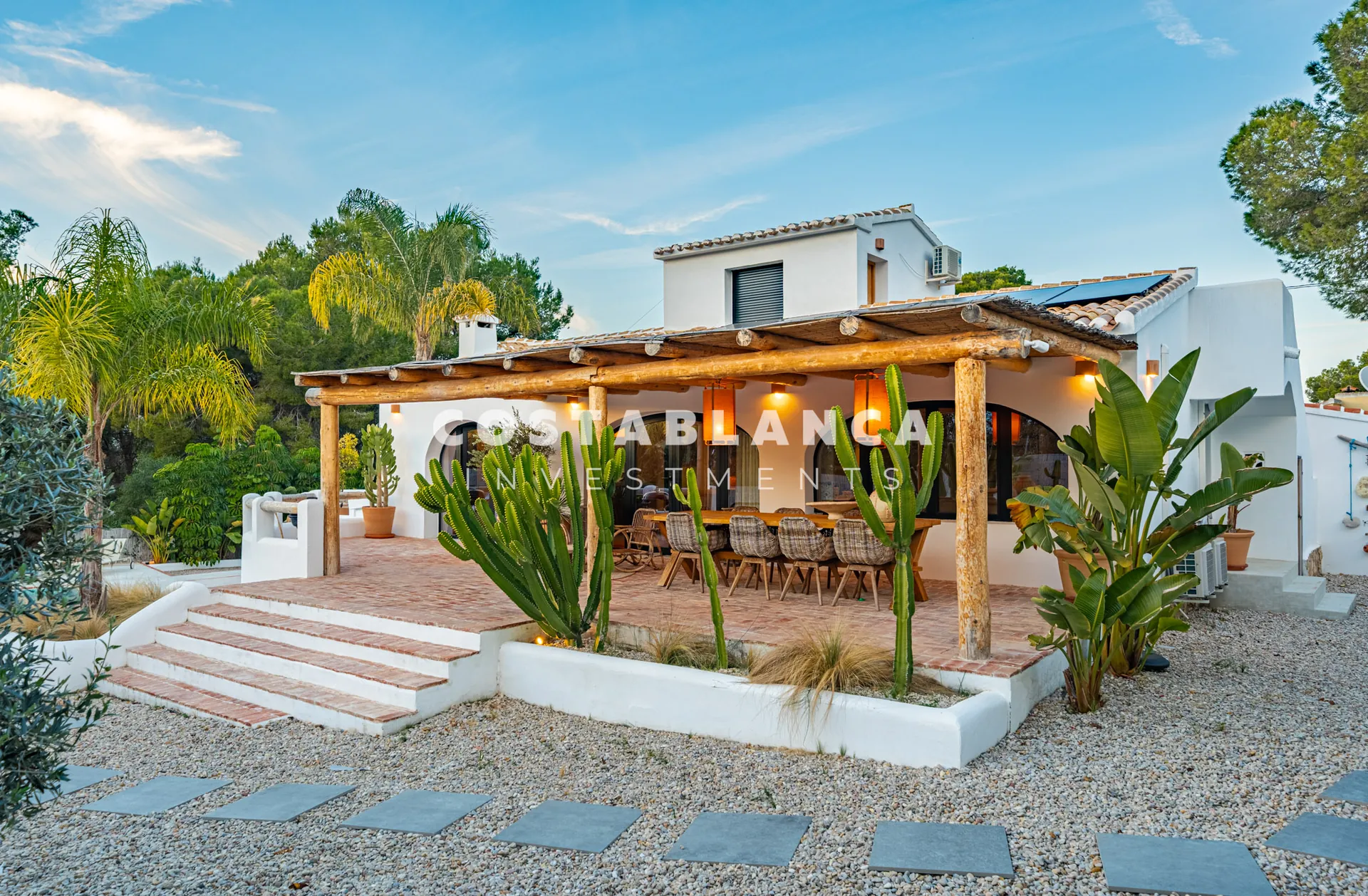 Luxury villa inspired by Ibiza just minutes from Arenal beach in Jávea.
