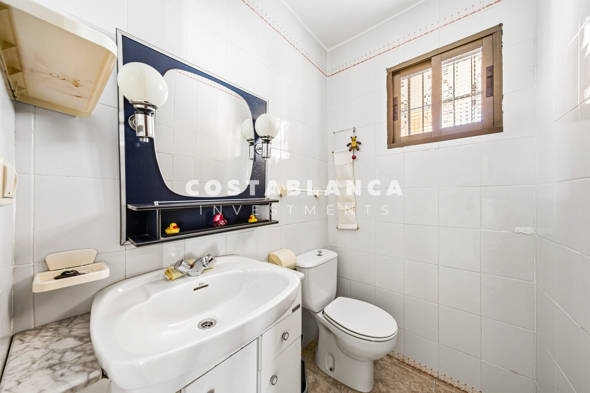 Large family home with pool and summer kitchen for sale in La Nucía.