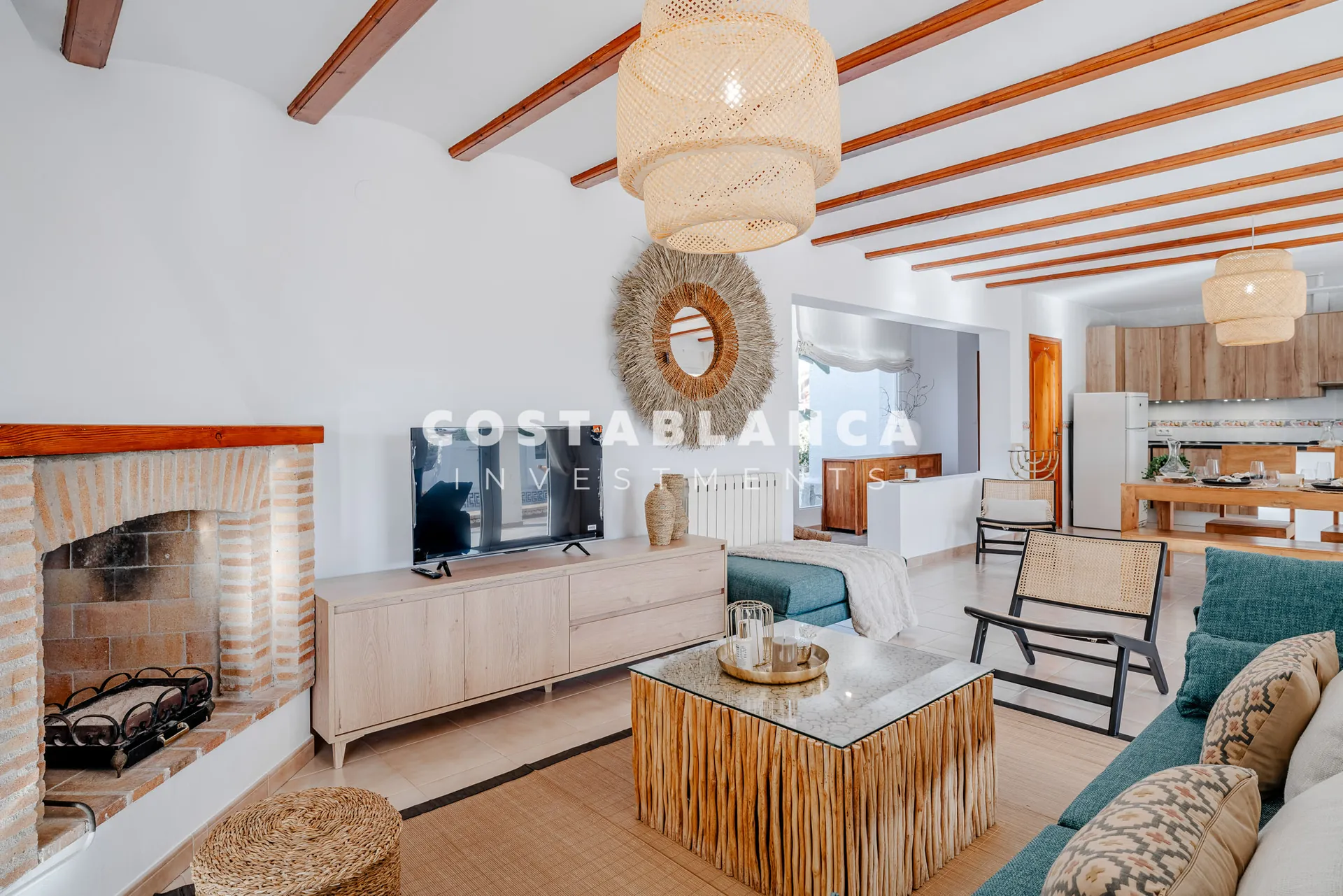Vila de vis în stil Ibiza, pe o parcelă dublă cu vedere la Peñón de Ifach, de vânzare în Calpe.