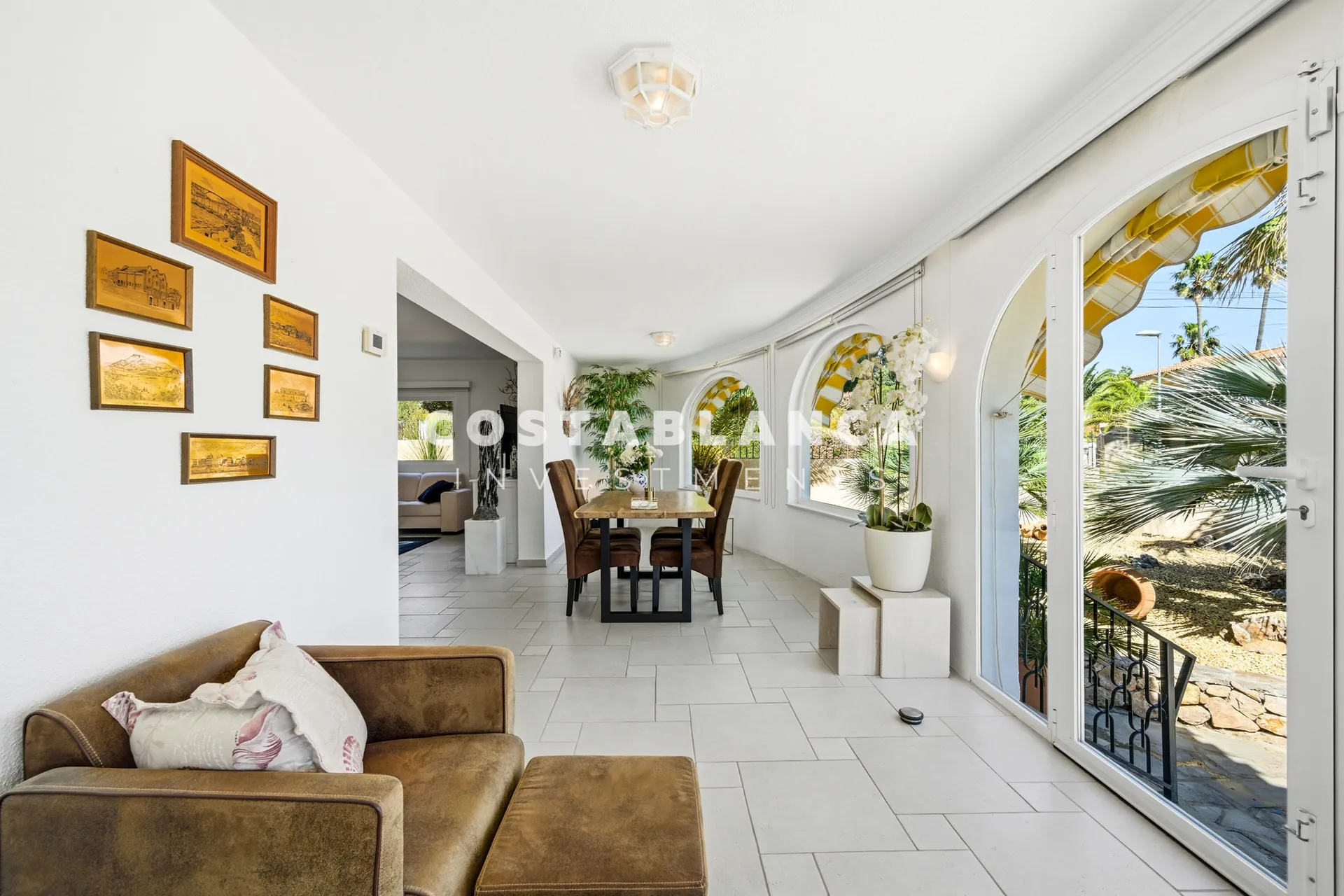Charming villa with independent guest apartment and pool for sale in La Nucía.