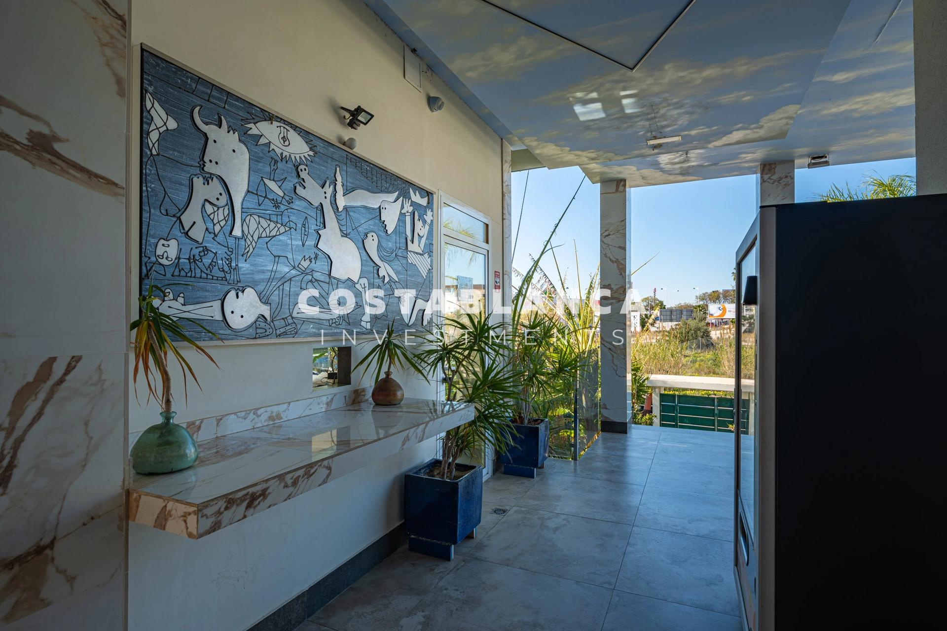 Apartament modern la etajul 5 cu piscine, saună și jacuzzi de vânzare în Finestrat.
