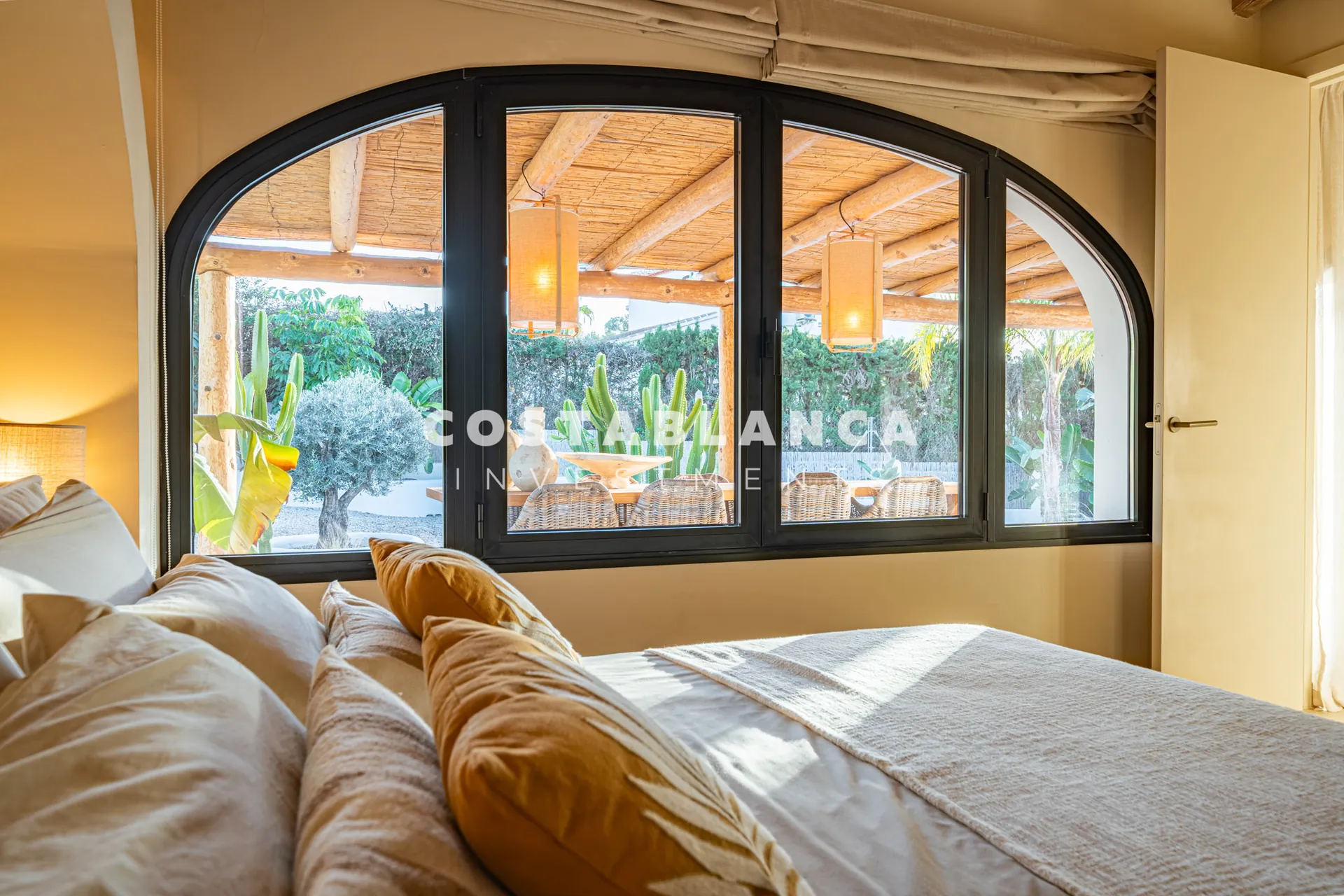 Luxury villa inspired by Ibiza just minutes from Arenal beach in Jávea.