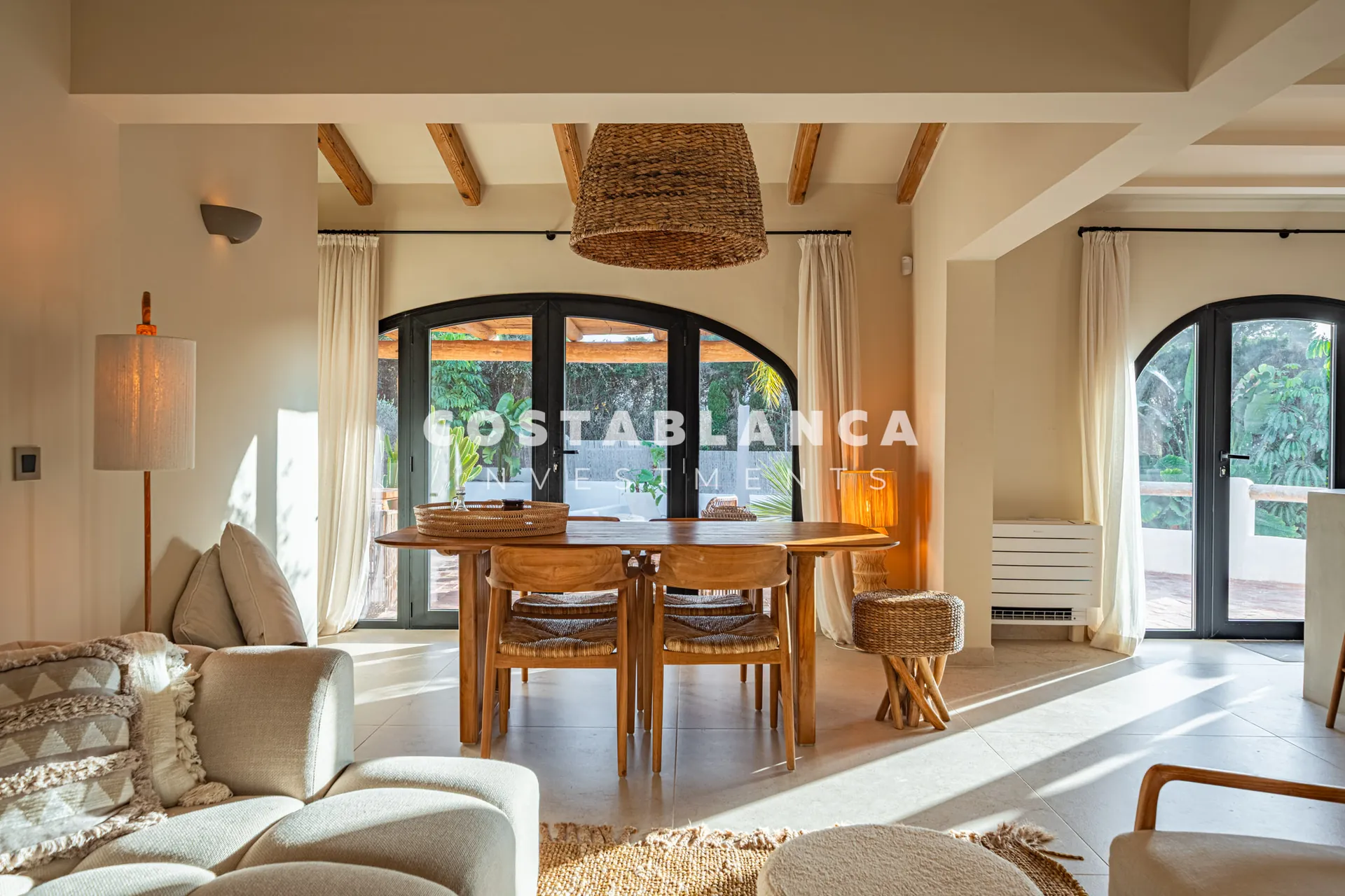Luxury villa inspired by Ibiza just minutes from Arenal beach in Jávea.